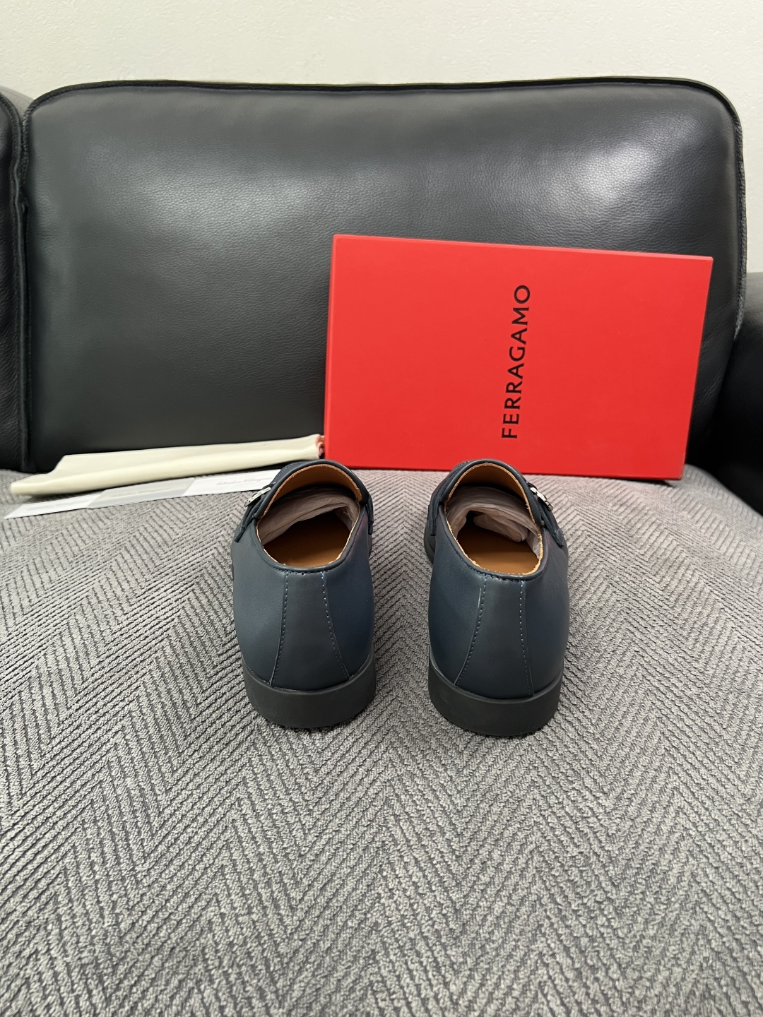 Ferragamo  高品质  顶级工艺品  菲拉格慕  皮鞋专柜同步发售原厂配置，意大利进口原版牛皮，进口水染牛里 ，