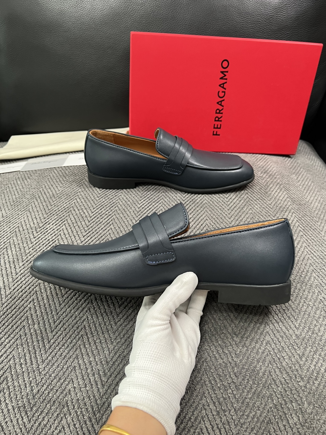 Ferragamo  高品质  顶级工艺品  菲拉格慕  皮鞋专柜同步发售原厂配置，意大利进口原版牛皮，进口水染牛里 ，
