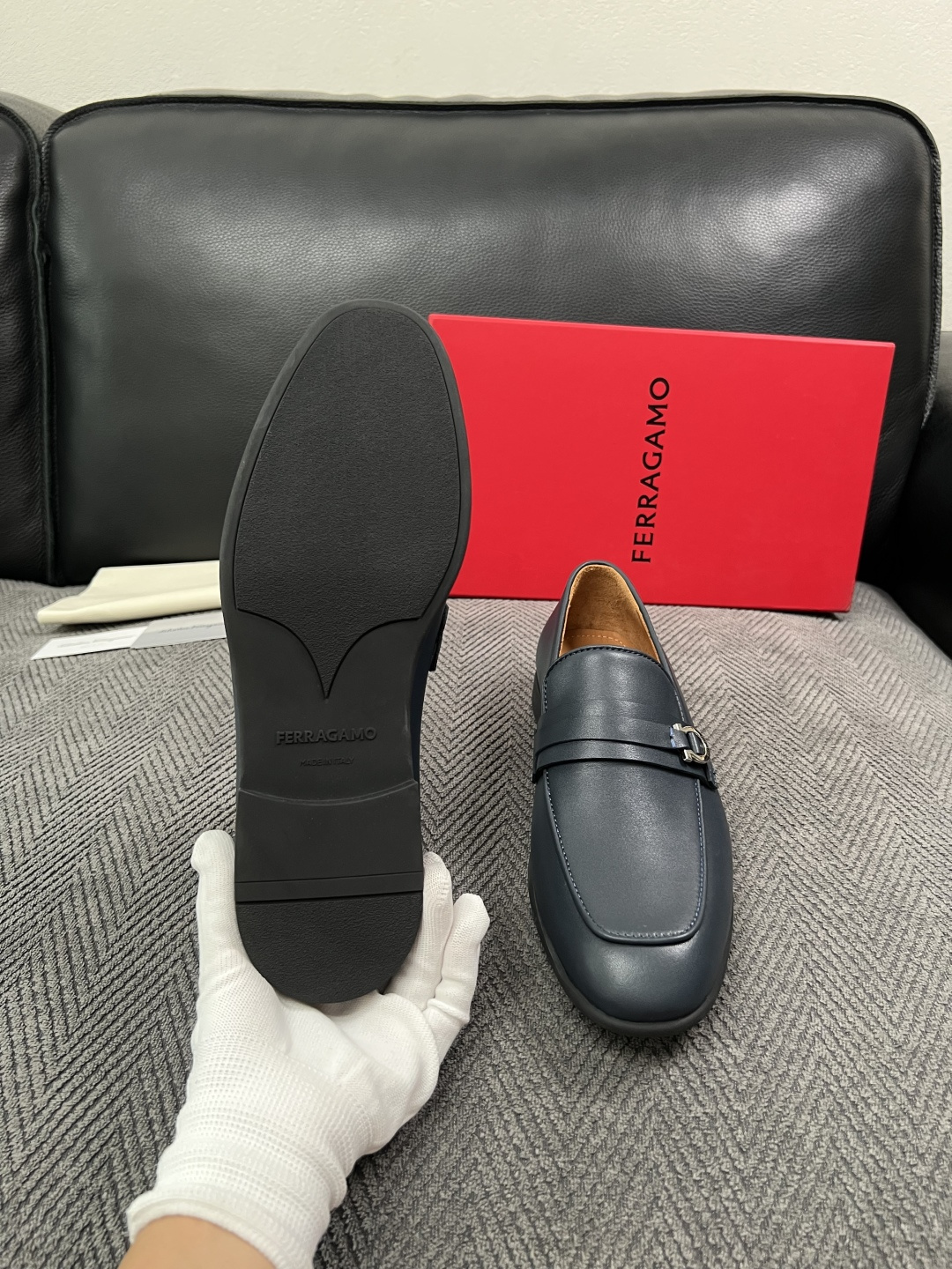 Ferragamo  高品质  顶级工艺品  菲拉格慕  皮鞋专柜同步发售原厂配置，意大利进口原版牛皮，进口水染牛里 ，