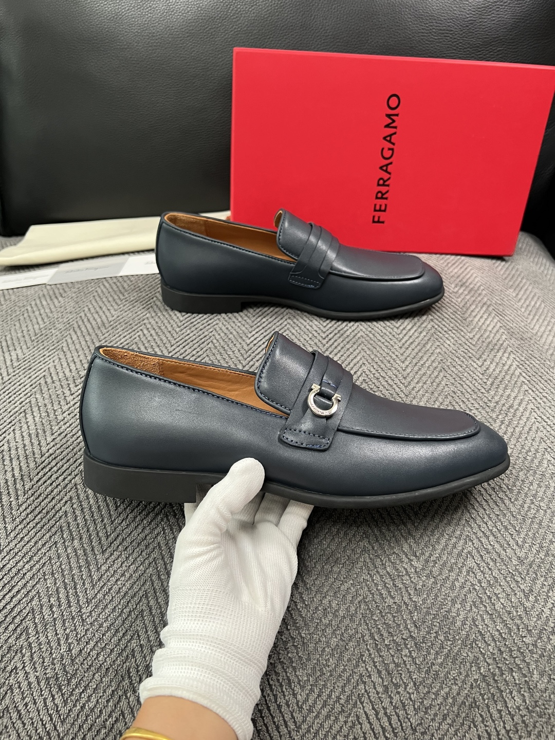 Ferragamo  高品质  顶级工艺品  菲拉格慕  皮鞋专柜同步发售原厂配置，意大利进口原版牛皮，进口水染牛里 ，