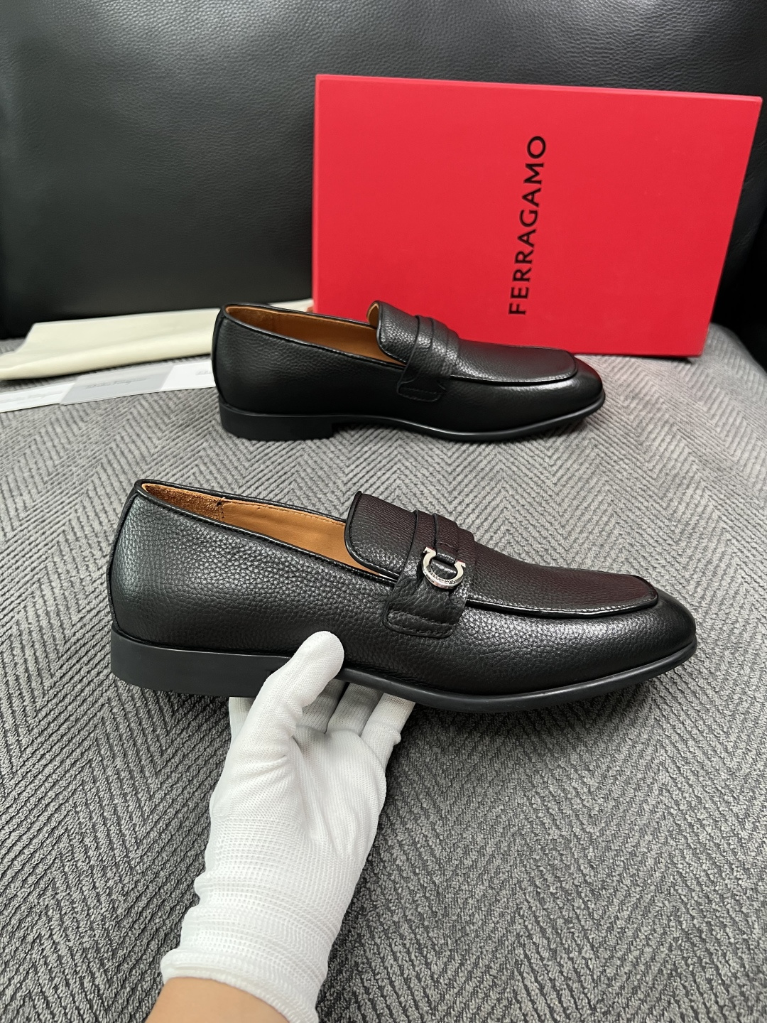 Ferragamo  高品质  顶级工艺品  菲拉格慕  皮鞋专柜同步发售原厂配置，意大利进口原版牛皮，进口水染牛里 ，