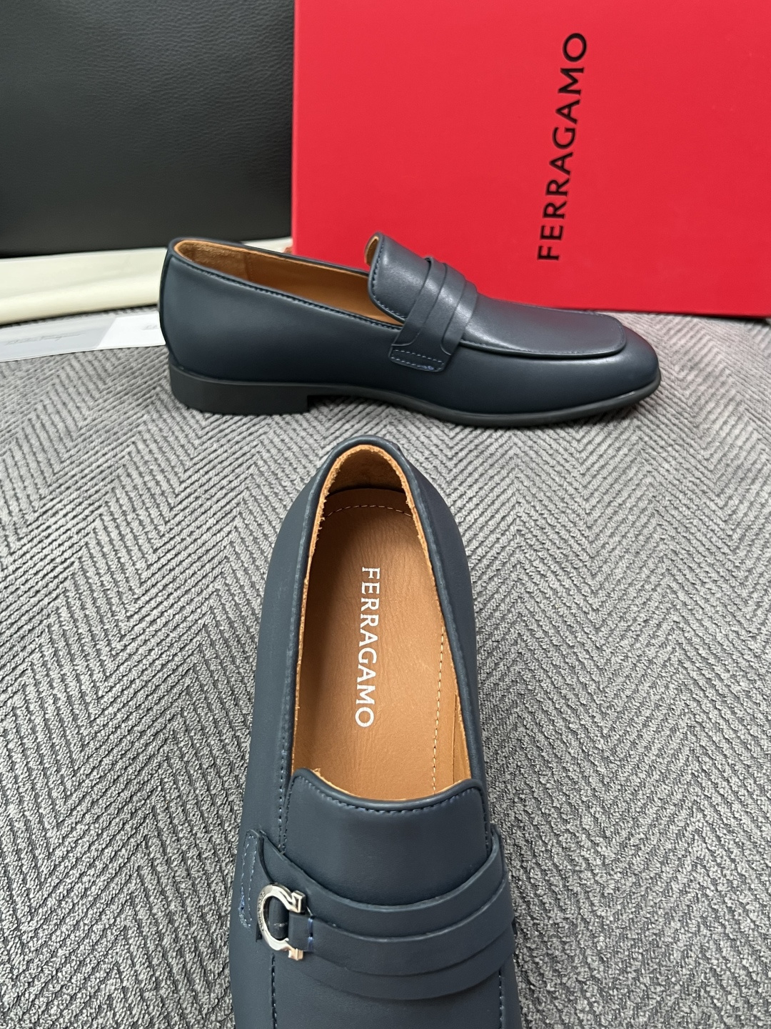 Ferragamo  高品质  顶级工艺品  菲拉格慕  皮鞋专柜同步发售原厂配置，意大利进口原版牛皮，进口水染牛里 ，