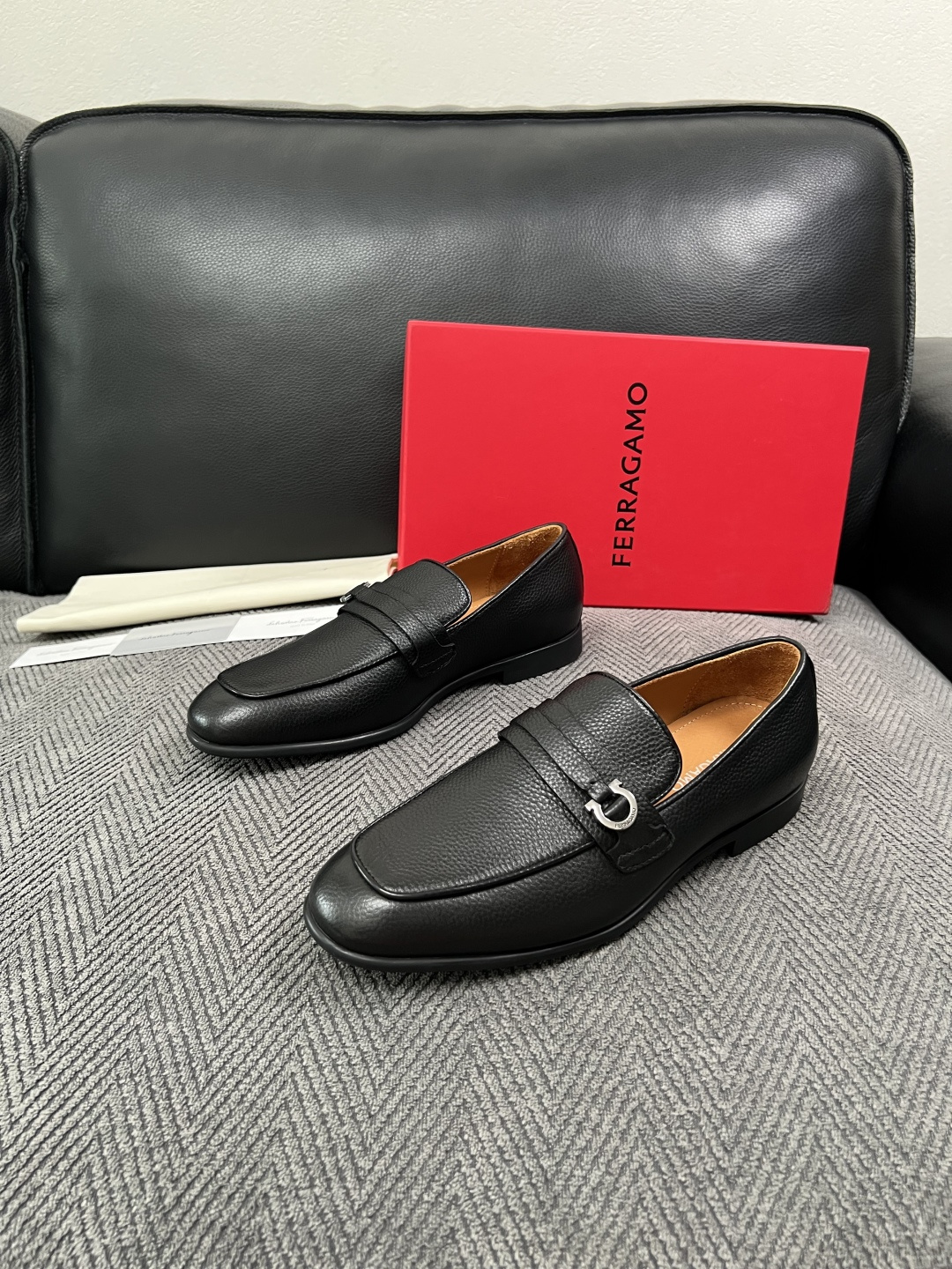 Ferragamo  高品质  顶级工艺品  菲拉格慕  皮鞋专柜同步发售原厂配置，意大利进口原版牛皮，进口水染牛里 ，