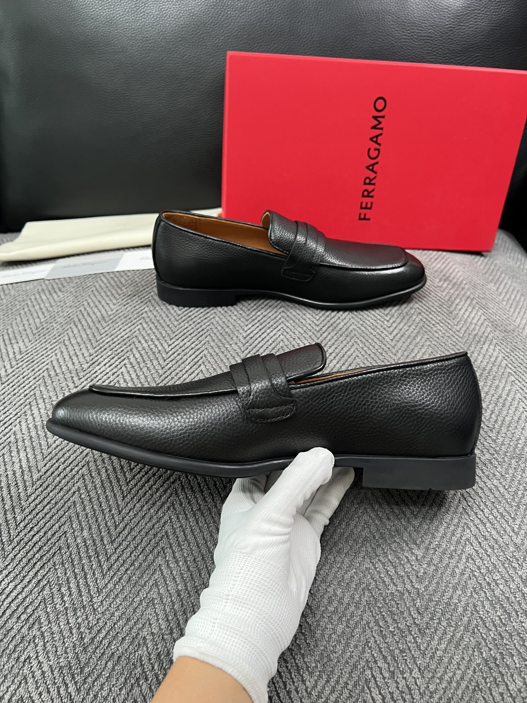 Ferragamo  高品质  顶级工艺品  菲拉格慕  皮鞋专柜同步发售原厂配置，意大利进口原版牛皮，进口水染牛里 ，