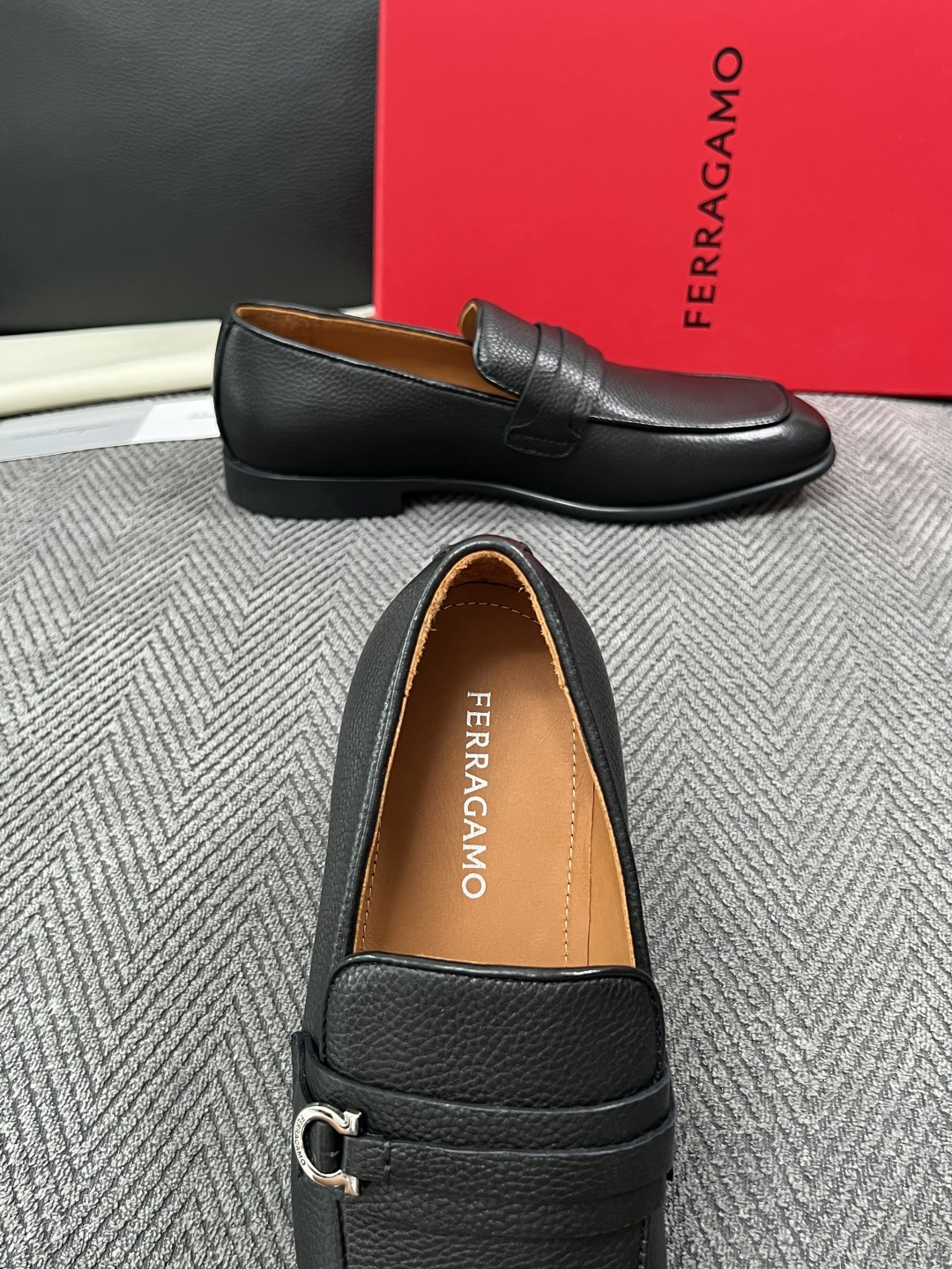 Ferragamo  高品质  顶级工艺品  菲拉格慕  皮鞋专柜同步发售原厂配置，意大利进口原版牛皮，进口水染牛里 ，