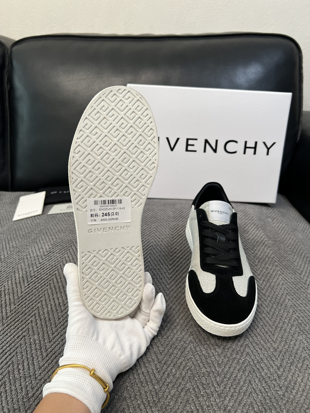 Givenchy 高品质  顶级工艺品  纪梵希  专柜同步原厂配置，意大利进口牛皮搭配面料，全鞋配件私模打造，柔软舒适