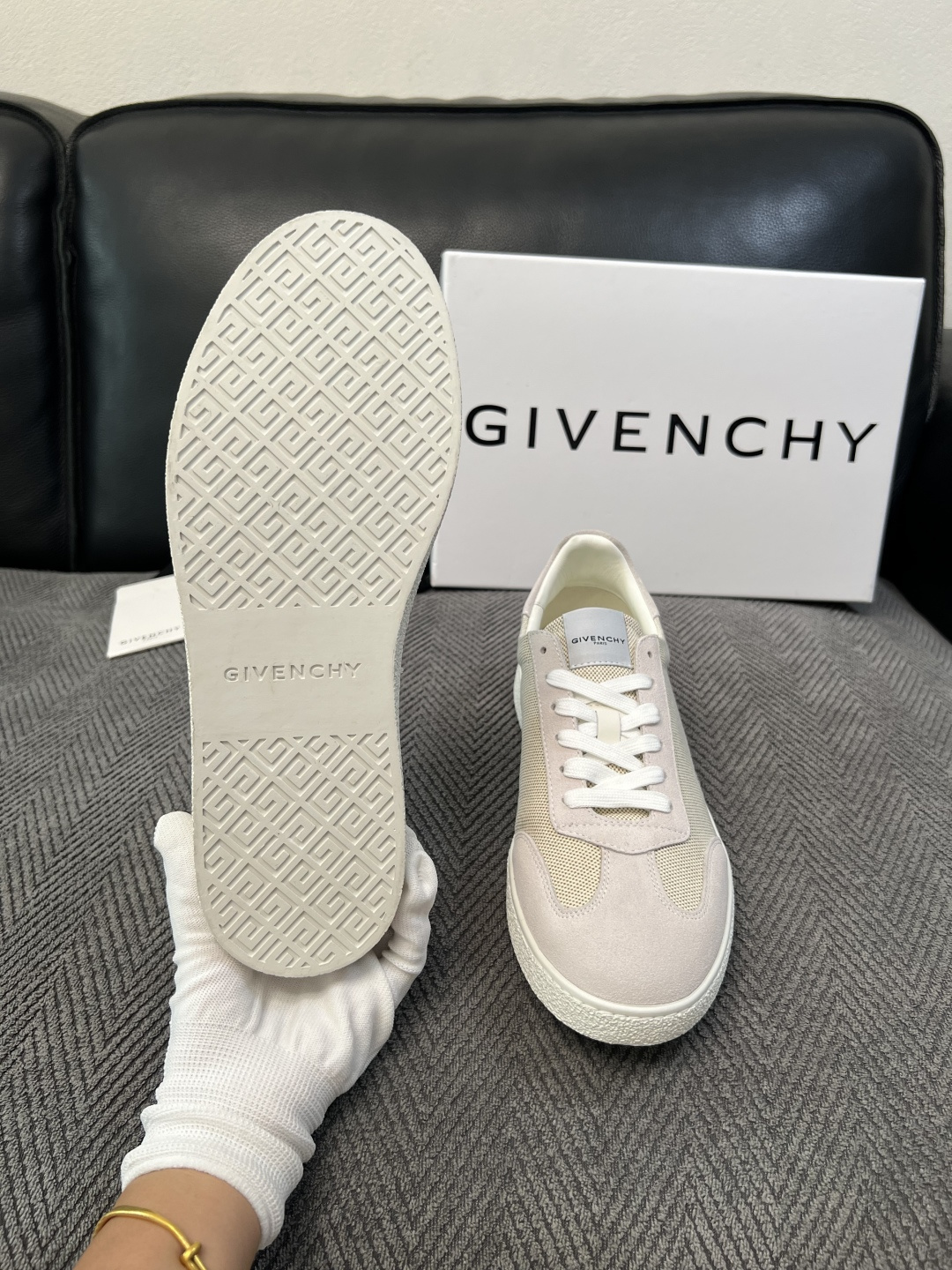 Givenchy 高品质  顶级工艺品  纪梵希  专柜同步原厂配置，意大利进口牛皮搭配面料，全鞋配件私模打造，柔软舒适