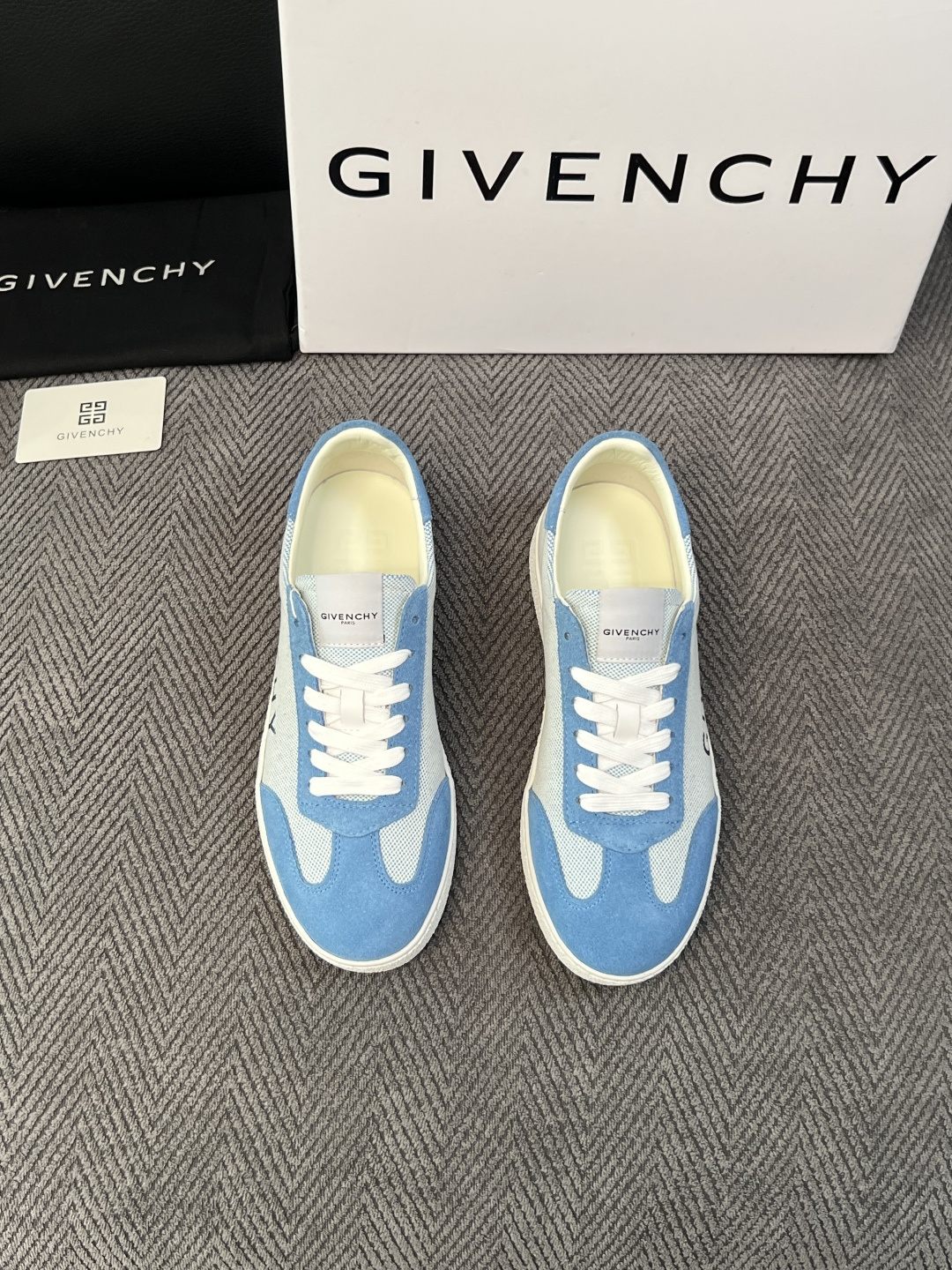 Givenchy 高品质  顶级工艺品  纪梵希  专柜同步原厂配置，意大利进口牛皮搭配面料，全鞋配件私模打造，柔软舒适