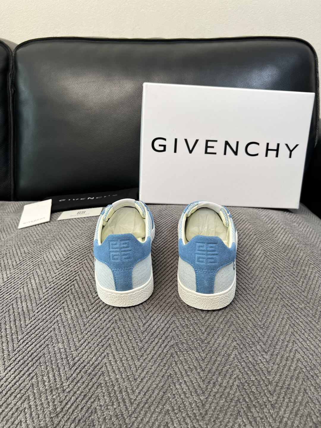Givenchy 高品质  顶级工艺品  纪梵希  专柜同步原厂配置，意大利进口牛皮搭配面料，全鞋配件私模打造，柔软舒适