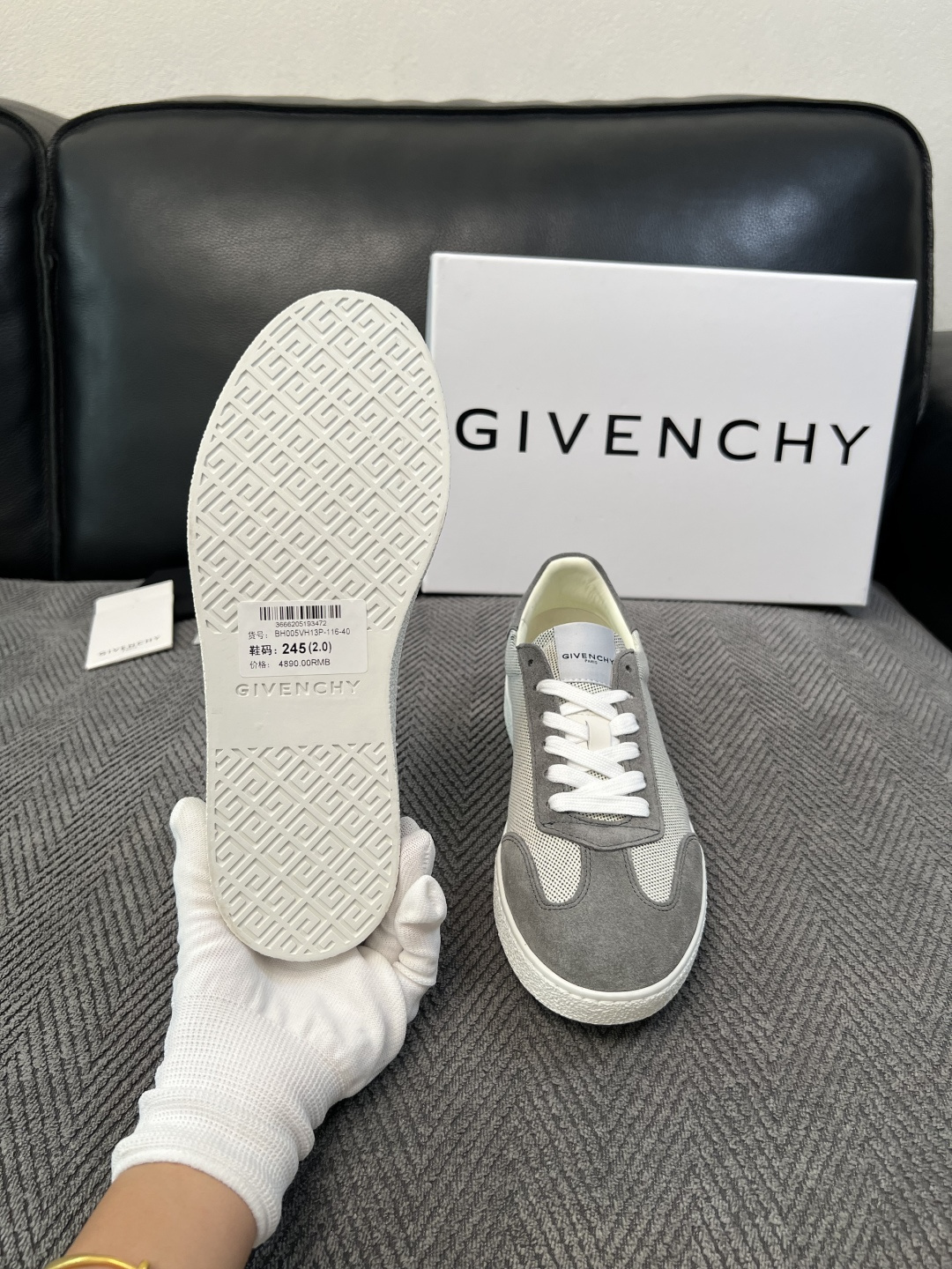 Givenchy 高品质  顶级工艺品  纪梵希  专柜同步原厂配置，意大利进口牛皮搭配面料，全鞋配件私模打造，柔软舒适