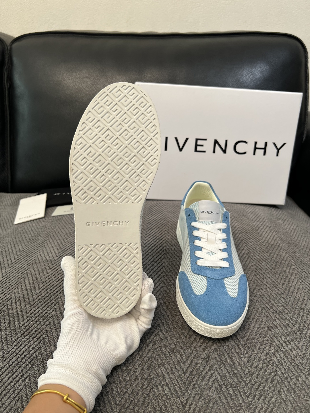 Givenchy 高品质  顶级工艺品  纪梵希  专柜同步原厂配置，意大利进口牛皮搭配面料，全鞋配件私模打造，柔软舒适