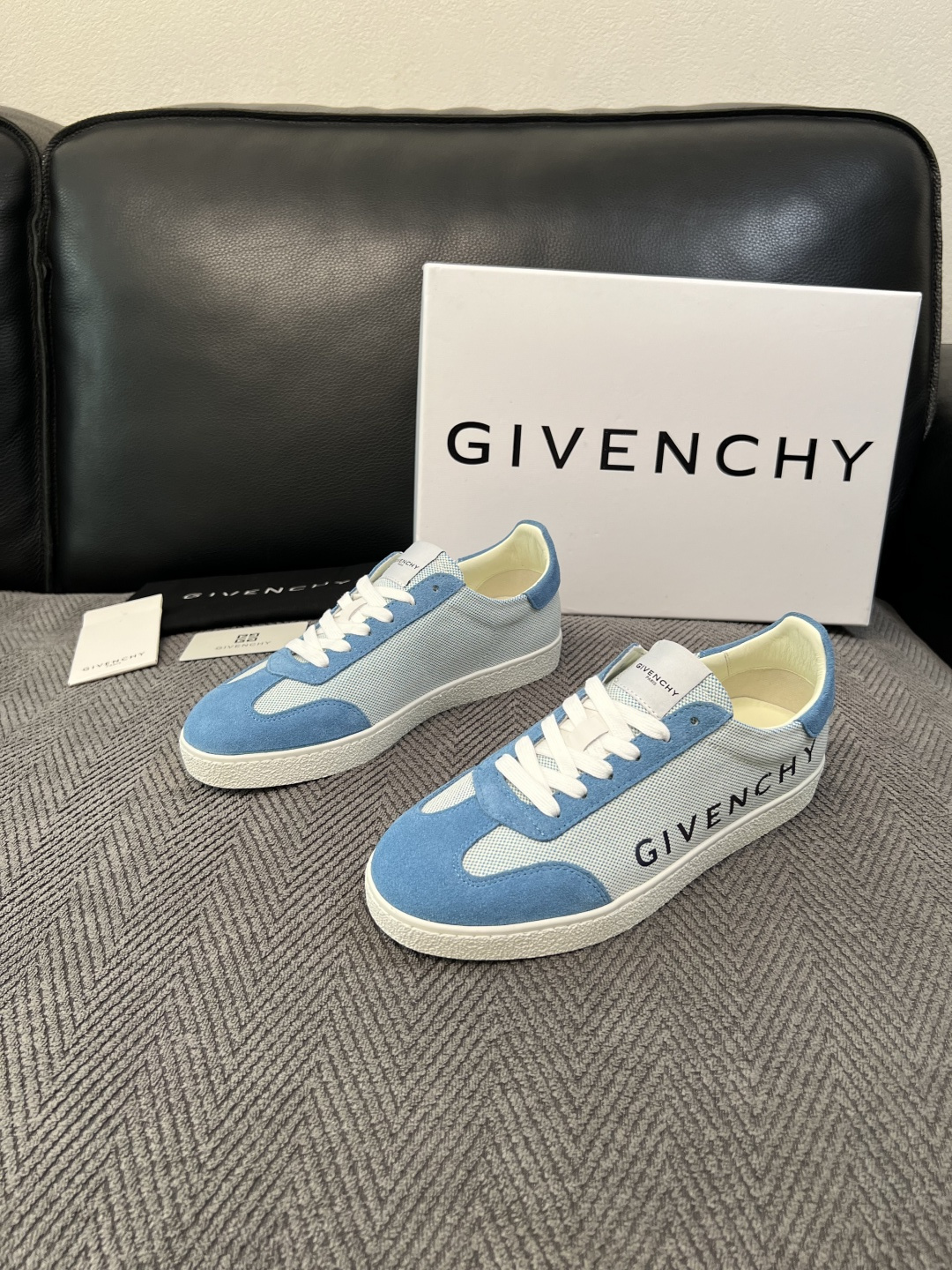 Givenchy 高品质  顶级工艺品  纪梵希  专柜同步原厂配置，意大利进口牛皮搭配面料，全鞋配件私模打造，柔软舒适