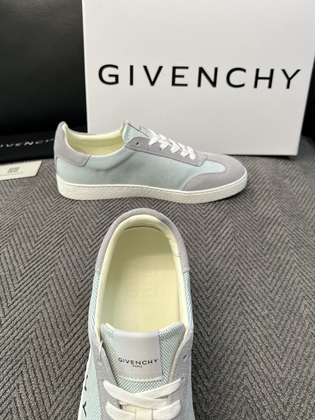 Givenchy 高品质  顶级工艺品  纪梵希  专柜同步原厂配置，意大利进口牛皮搭配面料，全鞋配件私模打造，柔软舒适