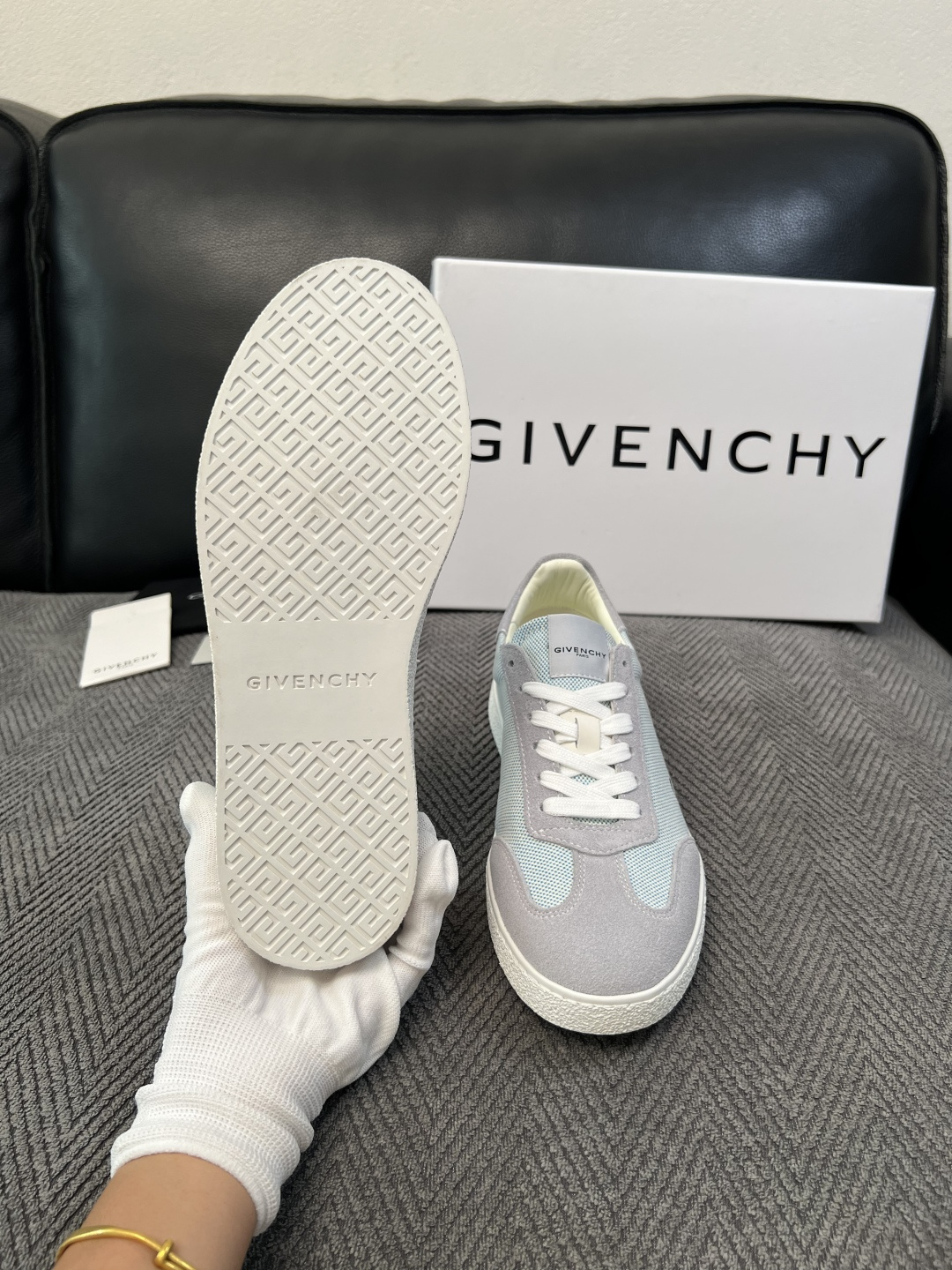 Givenchy 高品质  顶级工艺品  纪梵希  专柜同步原厂配置，意大利进口牛皮搭配面料，全鞋配件私模打造，柔软舒适