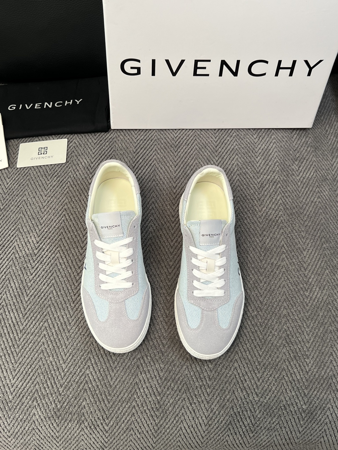Givenchy 高品质  顶级工艺品  纪梵希  专柜同步原厂配置，意大利进口牛皮搭配面料，全鞋配件私模打造，柔软舒适