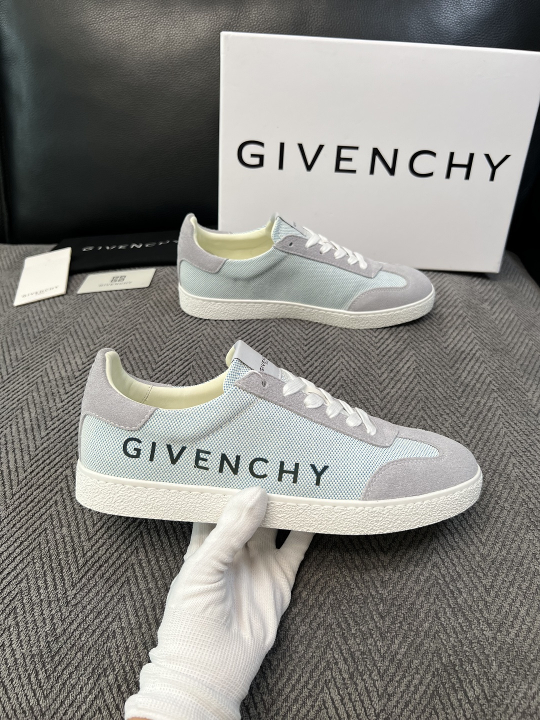 Givenchy 高品质  顶级工艺品  纪梵希  专柜同步原厂配置，意大利进口牛皮搭配面料，全鞋配件私模打造，柔软舒适