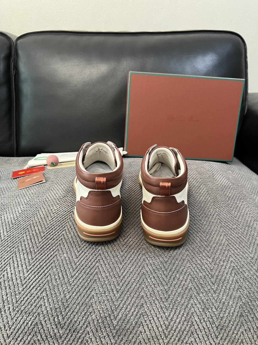Loro Piana  高品质  顶级工艺品  诺悠翩雅  靴子新品专柜同步原厂配置，鞋面意大利进口牛皮面料，高品质拼接