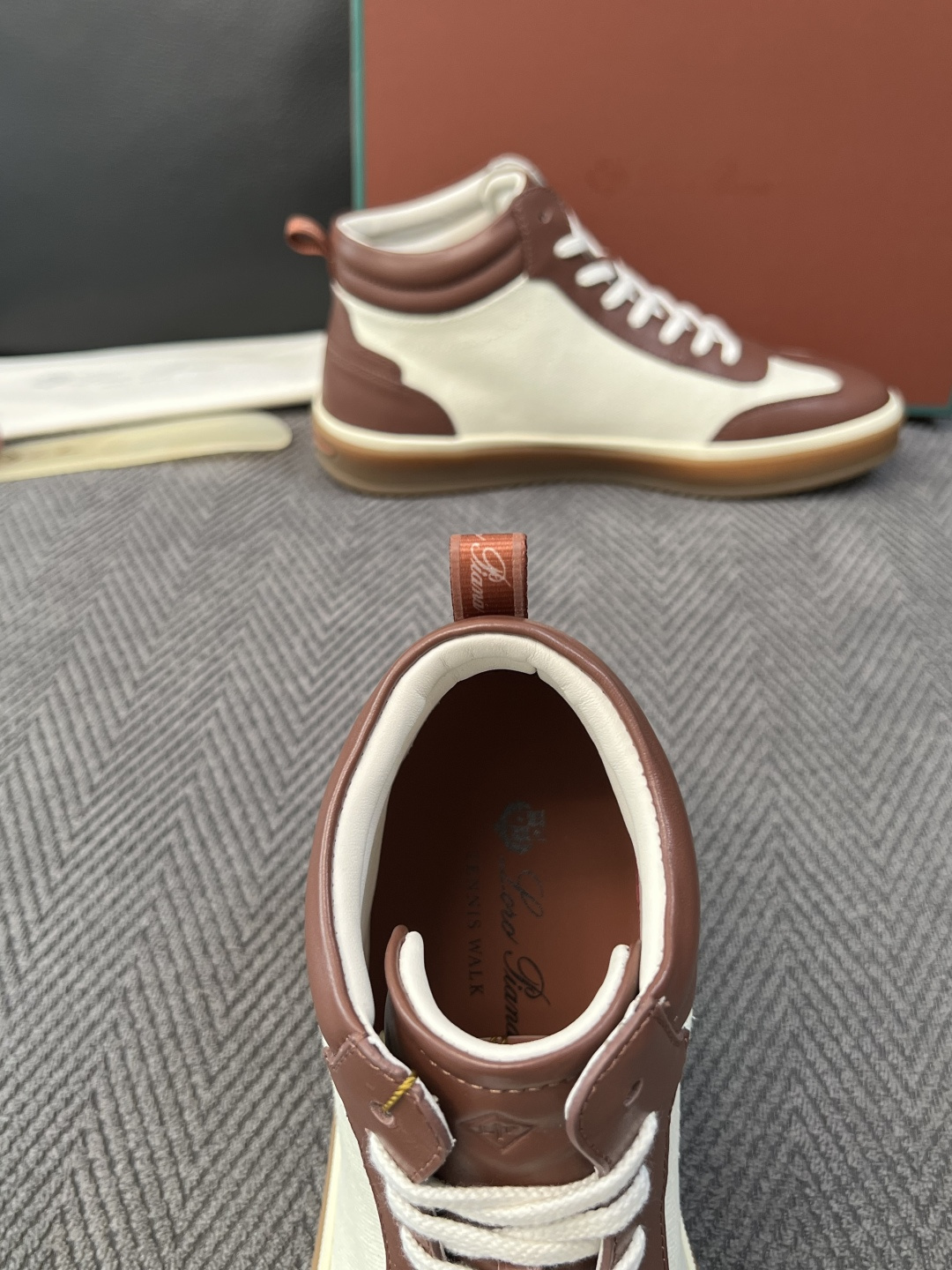 Loro Piana  高品质  顶级工艺品  诺悠翩雅  靴子新品专柜同步原厂配置，鞋面意大利进口牛皮面料，高品质拼接