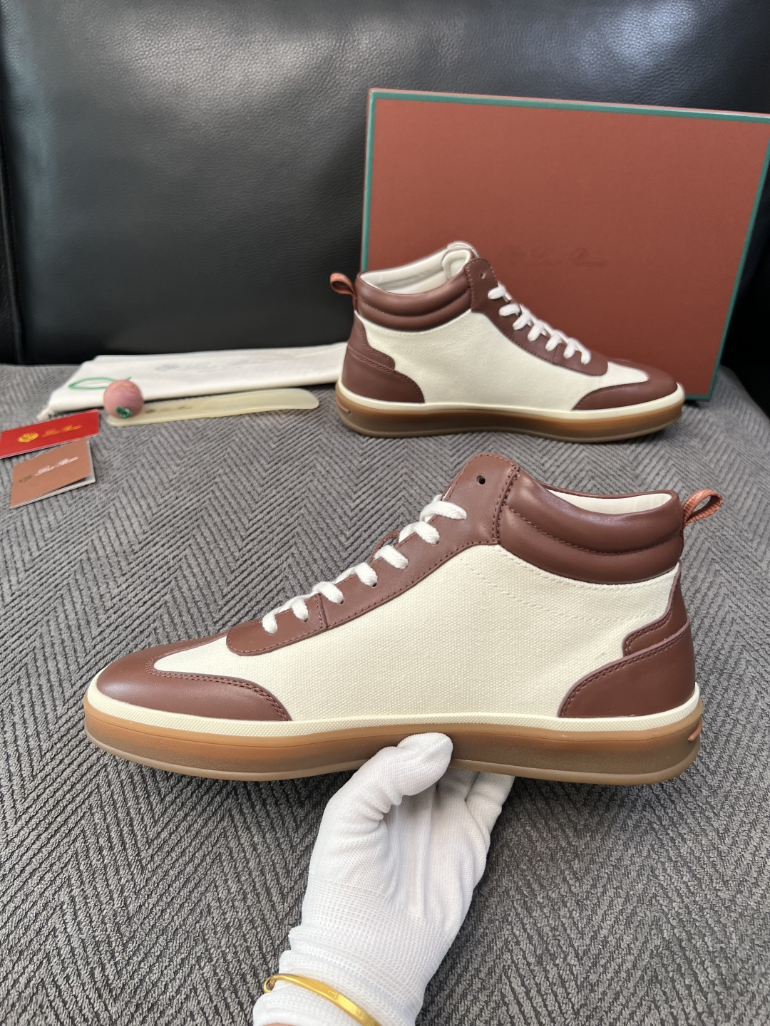Loro Piana  高品质  顶级工艺品  诺悠翩雅  靴子新品专柜同步原厂配置，鞋面意大利进口牛皮面料，高品质拼接
