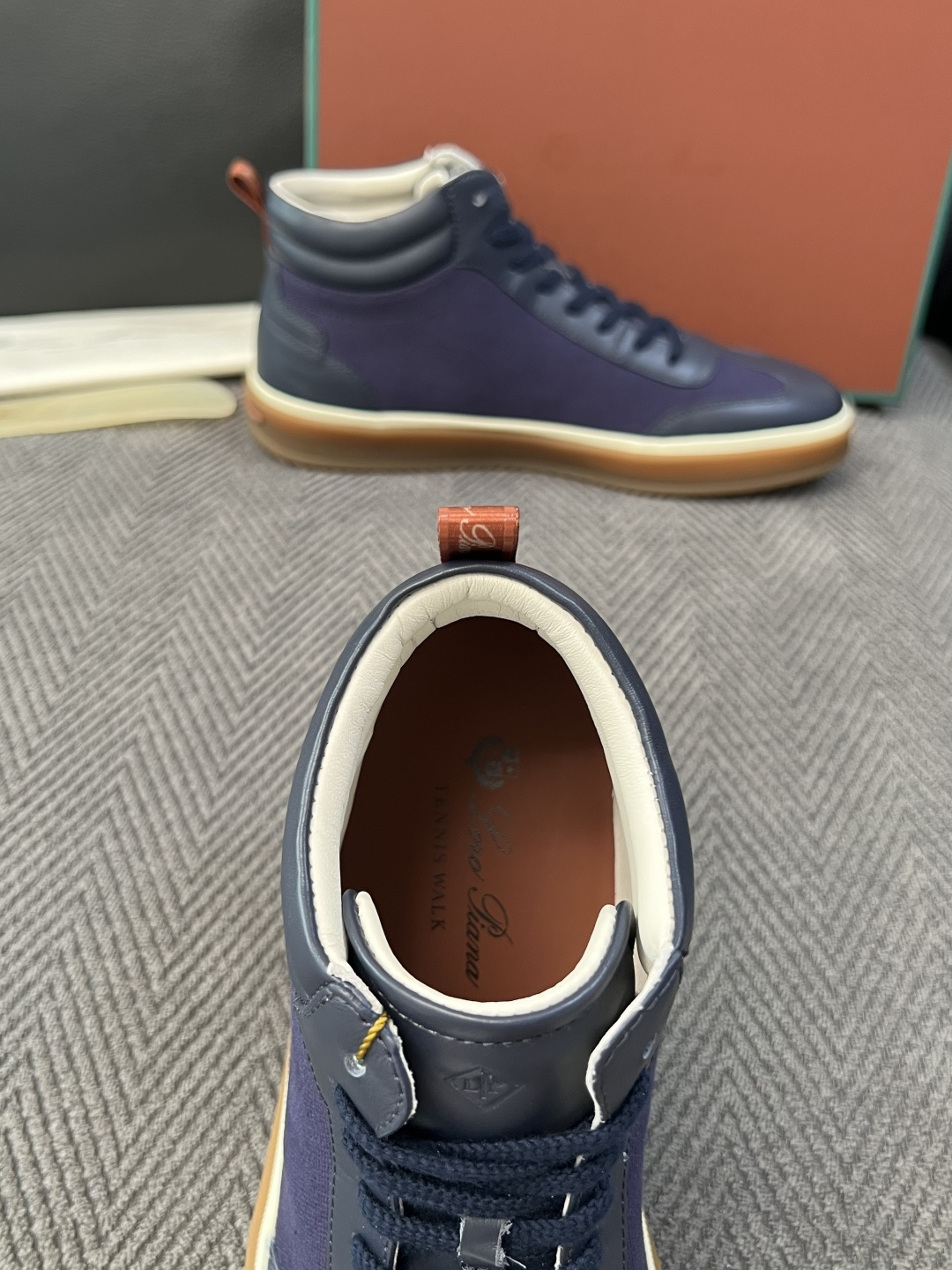 Loro Piana  高品质  顶级工艺品  诺悠翩雅  靴子新品专柜同步原厂配置，鞋面意大利进口牛皮面料，高品质拼接