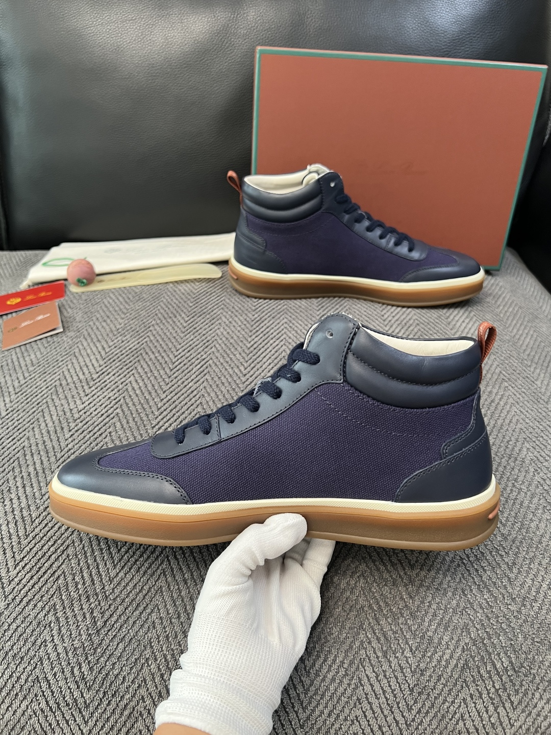 Loro Piana  高品质  顶级工艺品  诺悠翩雅  靴子新品专柜同步原厂配置，鞋面意大利进口牛皮面料，高品质拼接