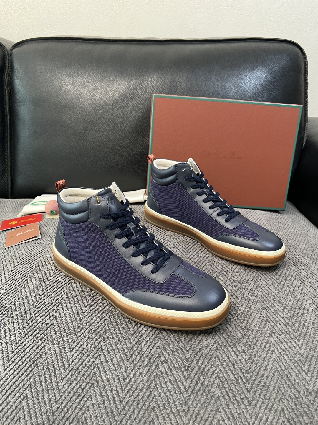 Loro Piana 高品质 顶级工艺品 诺悠翩雅 靴子新品专柜同步原厂配置,鞋面意大利进口牛皮面料,高品质拼接 Loro Piana 高品质 顶级工艺品 诺悠翩雅 靴子新品专柜同步原厂配置,鞋面意大利进口牛皮面料,高品质拼接