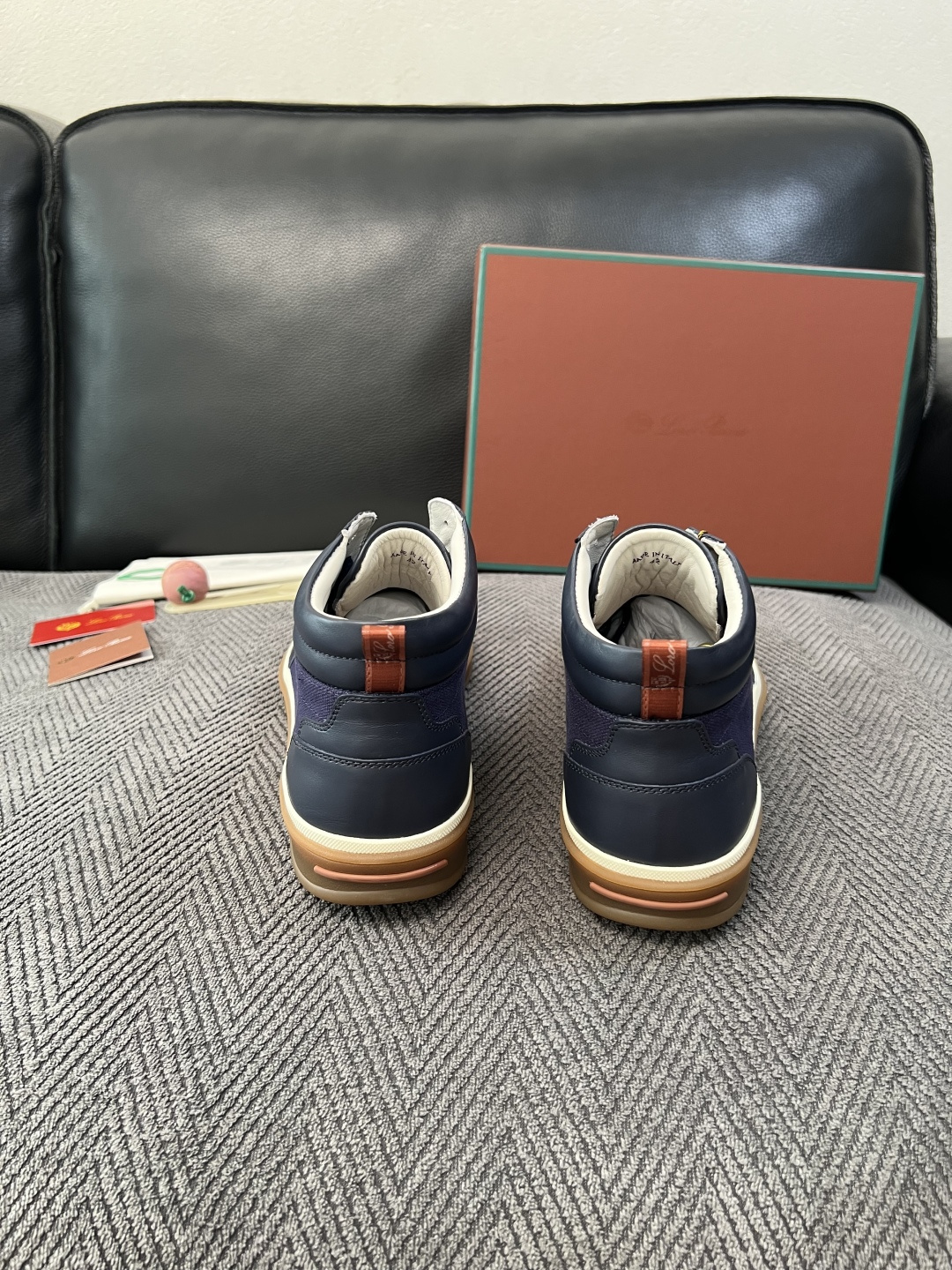 Loro Piana  高品质  顶级工艺品  诺悠翩雅  靴子新品专柜同步原厂配置，鞋面意大利进口牛皮面料，高品质拼接