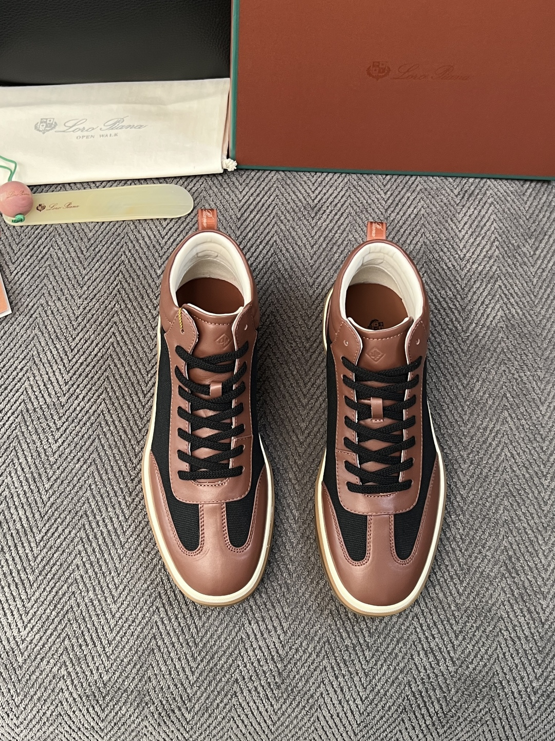 Loro Piana  高品质  顶级工艺品  诺悠翩雅  靴子新品专柜同步原厂配置，鞋面意大利进口牛皮面料，高品质拼接