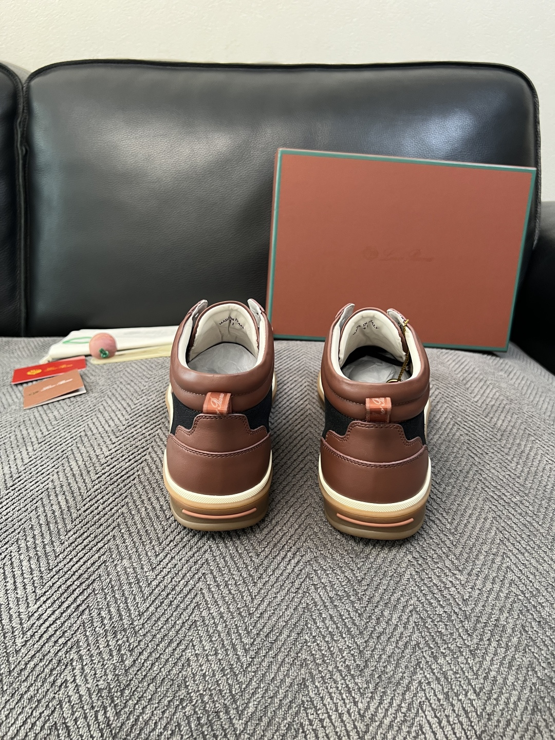 Loro Piana  高品质  顶级工艺品  诺悠翩雅  靴子新品专柜同步原厂配置，鞋面意大利进口牛皮面料，高品质拼接
