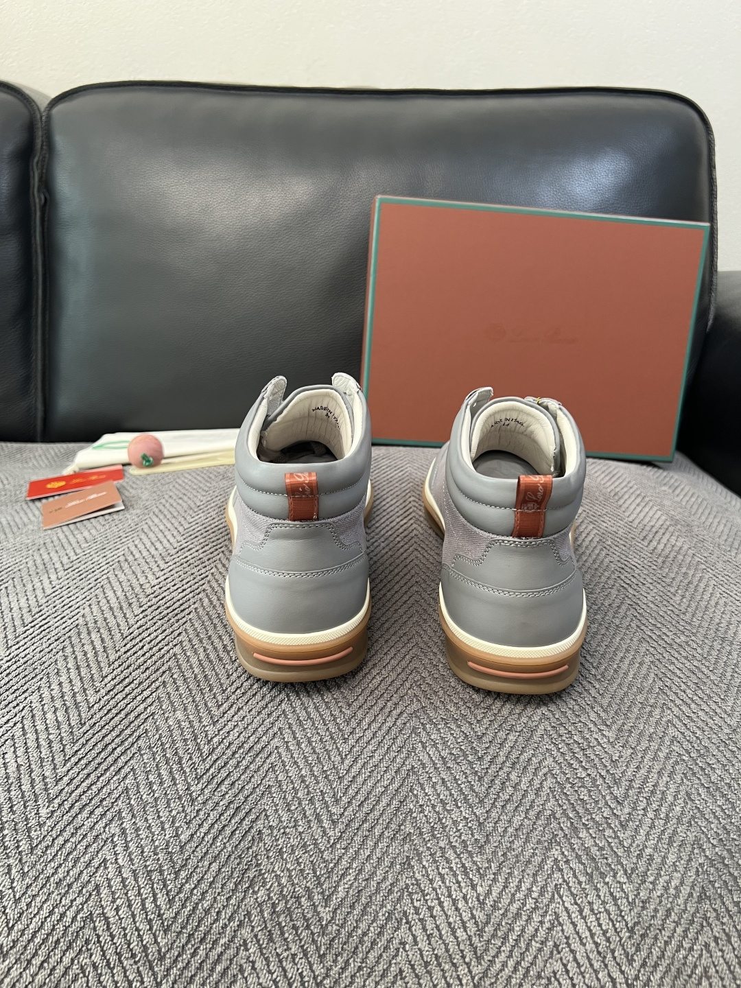 Loro Piana  高品质  顶级工艺品  诺悠翩雅  靴子新品专柜同步原厂配置，鞋面意大利进口牛皮面料，高品质拼接