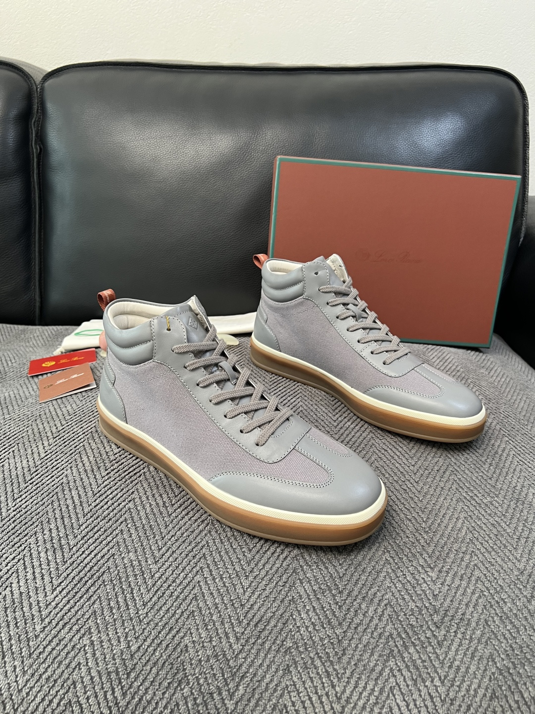Loro Piana 高品质 顶级工艺品 诺悠翩雅 靴子新品专柜同步原厂配置,鞋面意大利进口牛皮面料,高品质拼接 Loro Piana 高品质 顶级工艺品 诺悠翩雅 靴子新品专柜同步原厂配置,鞋面意大利进口牛皮面料,高品质拼接
