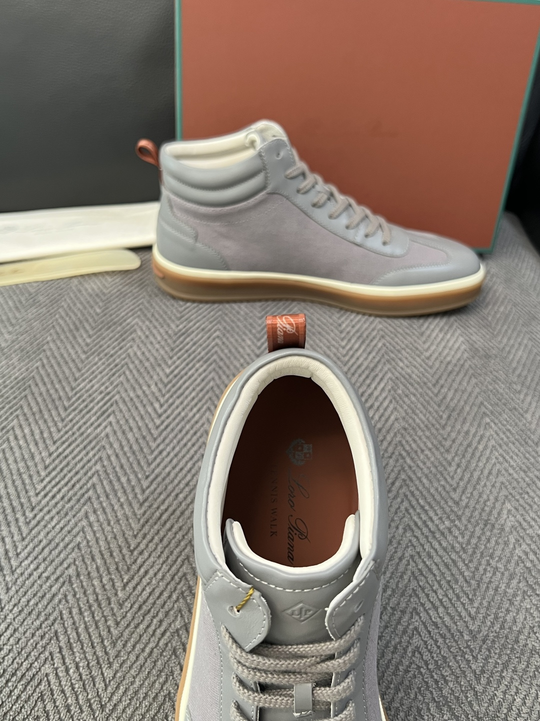 Loro Piana  高品质  顶级工艺品  诺悠翩雅  靴子新品专柜同步原厂配置，鞋面意大利进口牛皮面料，高品质拼接