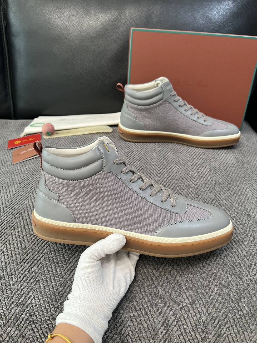 Loro Piana  高品质  顶级工艺品  诺悠翩雅  靴子新品专柜同步原厂配置，鞋面意大利进口牛皮面料，高品质拼接
