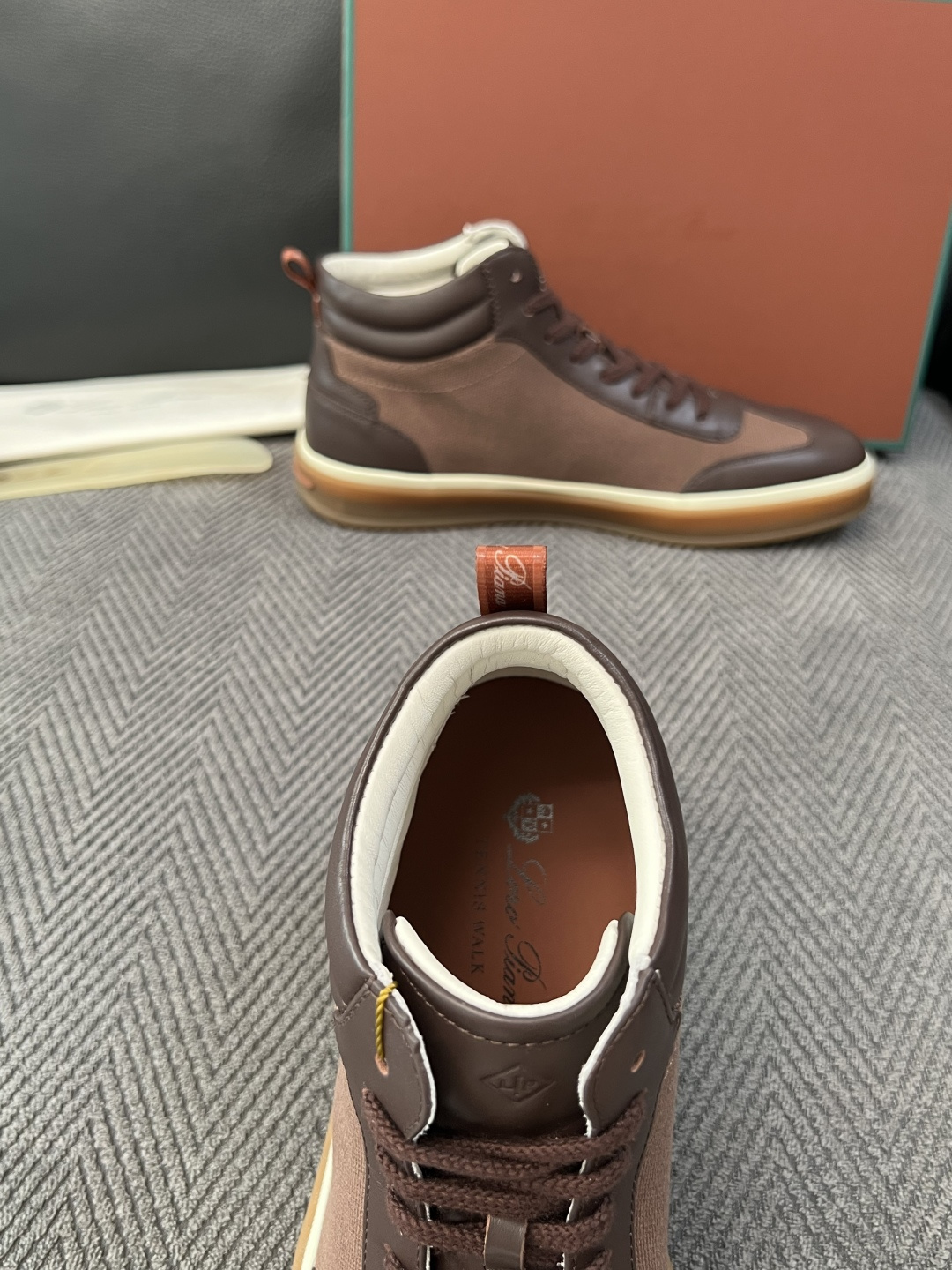Loro Piana  高品质  顶级工艺品  诺悠翩雅  靴子新品专柜同步原厂配置，鞋面意大利进口牛皮面料，高品质拼接