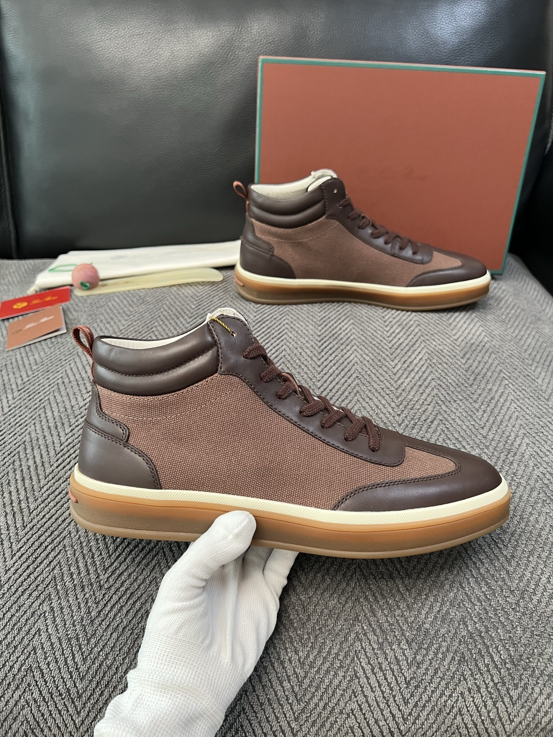 Loro Piana  高品质  顶级工艺品  诺悠翩雅  靴子新品专柜同步原厂配置，鞋面意大利进口牛皮面料，高品质拼接