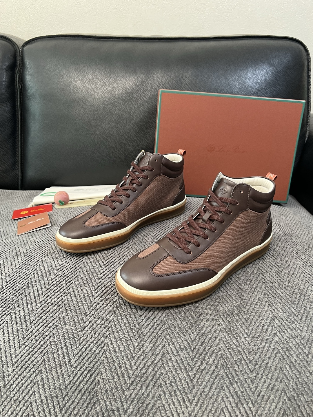Loro Piana  高品质  顶级工艺品  诺悠翩雅  靴子新品专柜同步原厂配置，鞋面意大利进口牛皮面料，高品质拼接