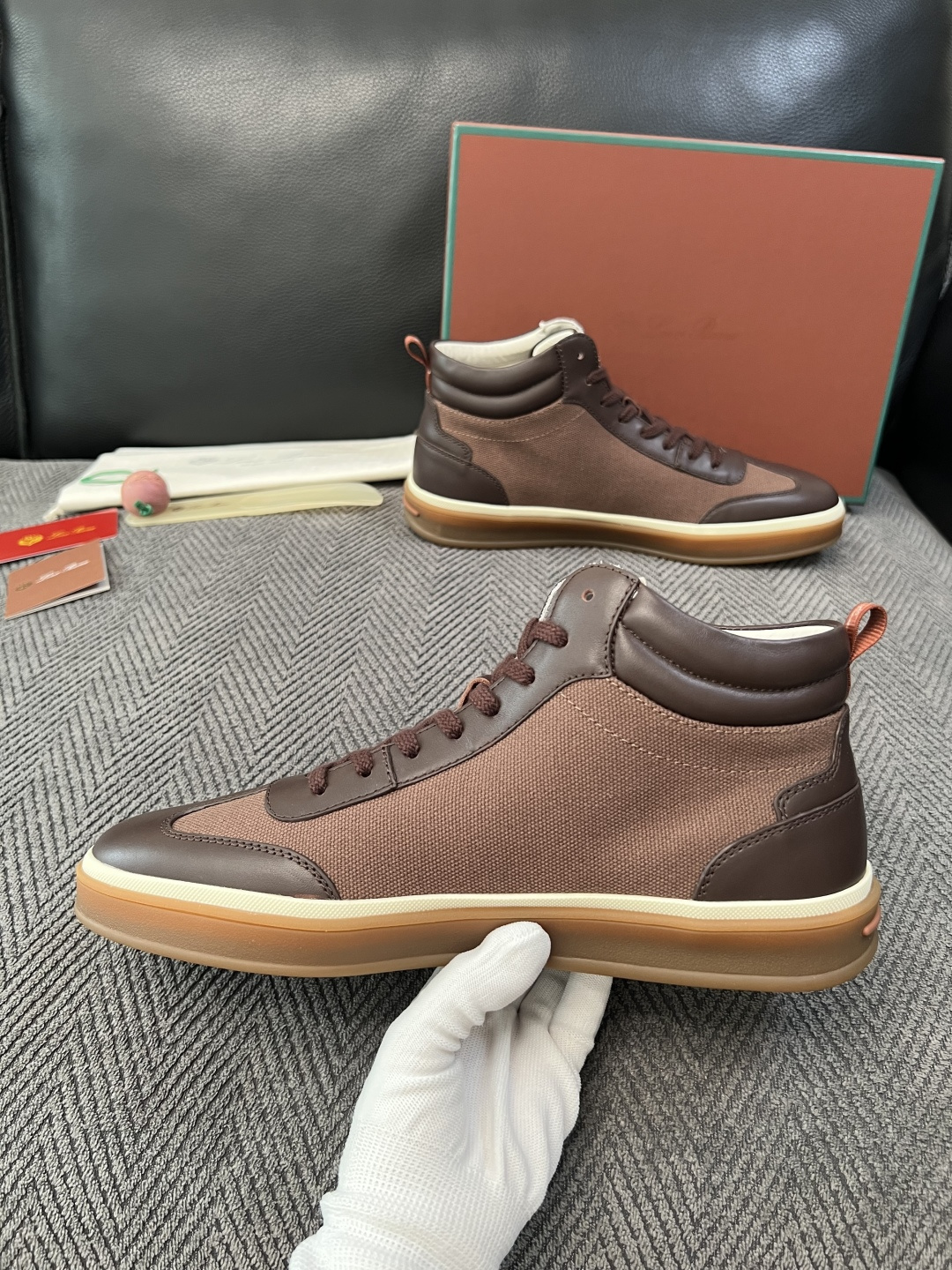 Loro Piana  高品质  顶级工艺品  诺悠翩雅  靴子新品专柜同步原厂配置，鞋面意大利进口牛皮面料，高品质拼接
