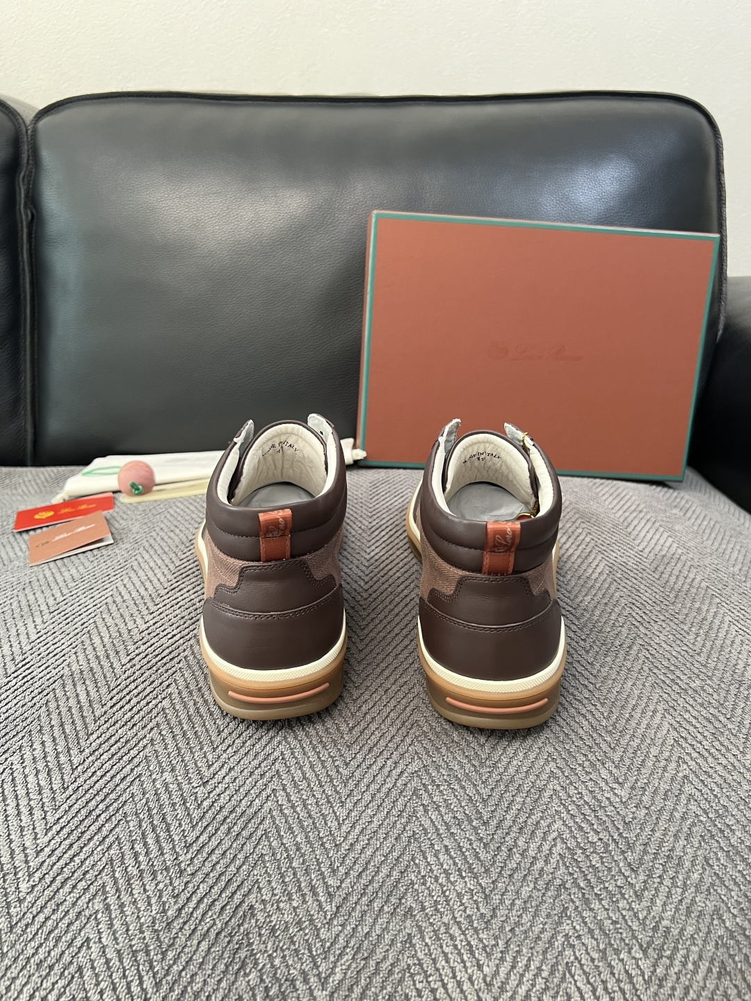 Loro Piana  高品质  顶级工艺品  诺悠翩雅  靴子新品专柜同步原厂配置，鞋面意大利进口牛皮面料，高品质拼接