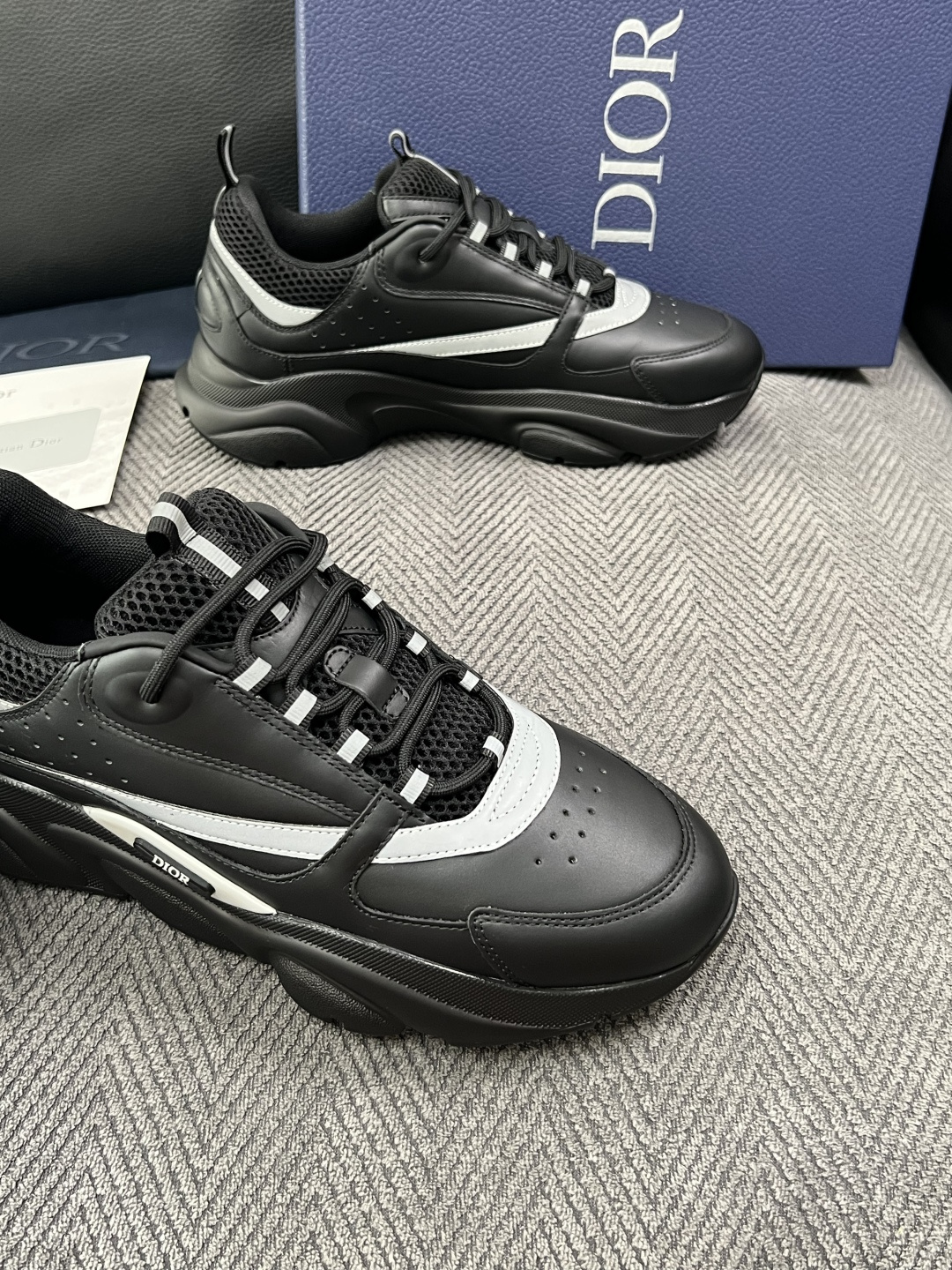 Dior 顶级工艺品 迪奥  专柜同步 原厂配置，意大利进口原版牛皮面料，透气舒适进口水染牛里垫，鞋底：原厂特供原版底超