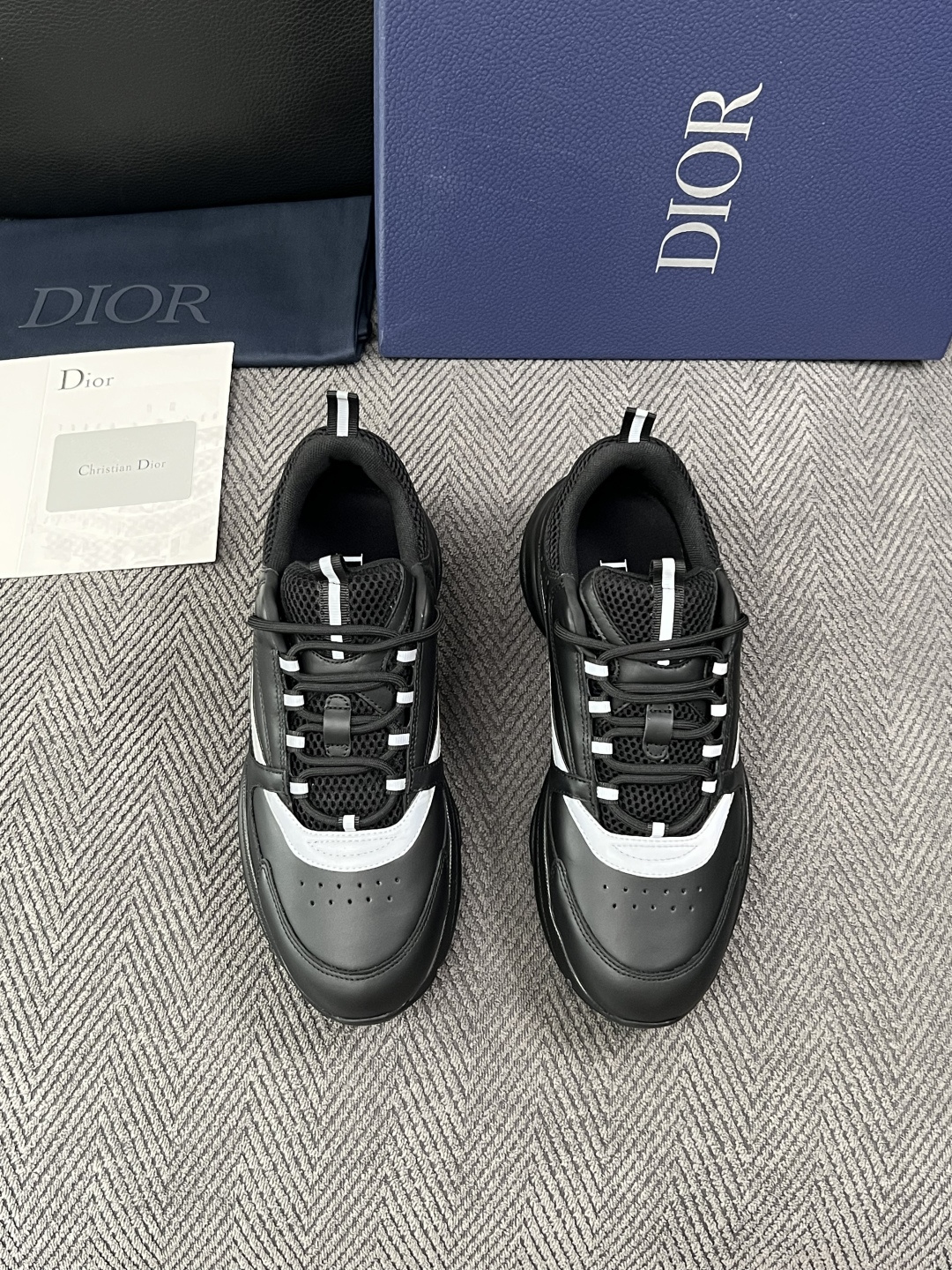 Dior 顶级工艺品 迪奥  专柜同步 原厂配置，意大利进口原版牛皮面料，透气舒适进口水染牛里垫，鞋底：原厂特供原版底超