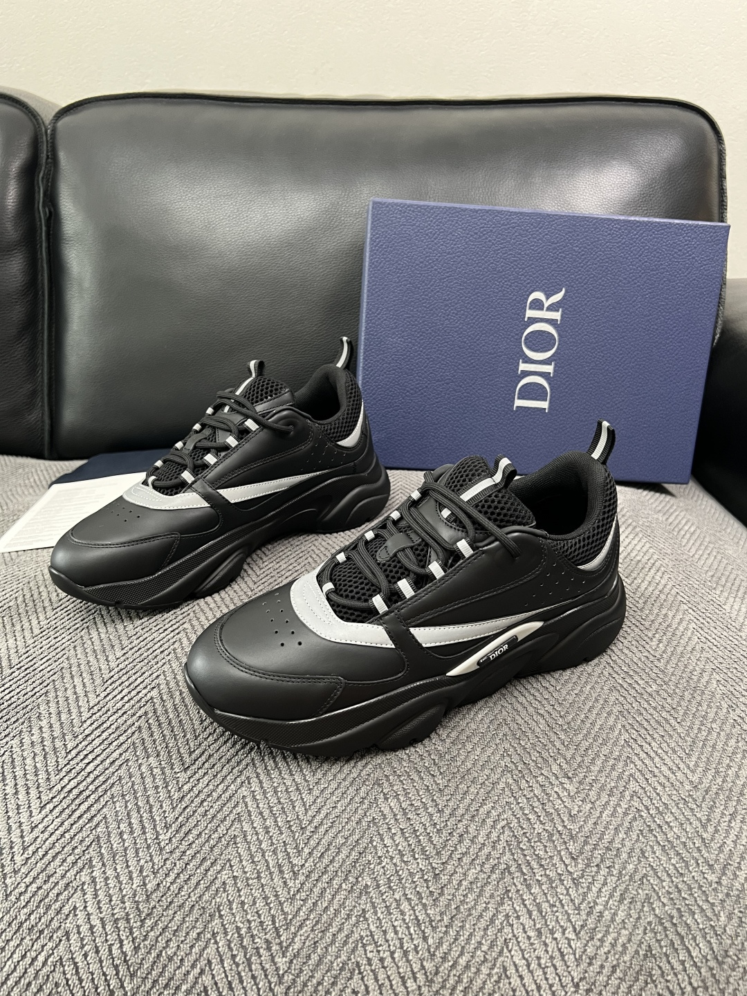 Dior 顶级工艺品 迪奥  专柜同步 原厂配置，意大利进口原版牛皮面料，透气舒适进口水染牛里垫，鞋底：原厂特供原版底超