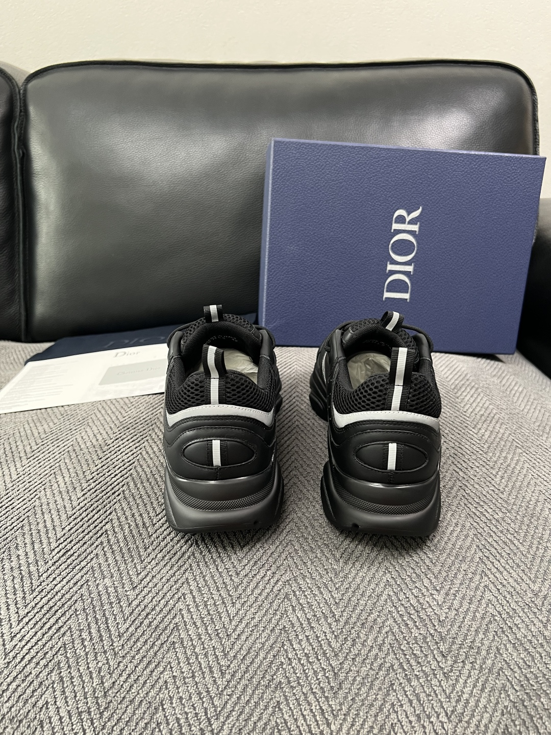 Dior 顶级工艺品 迪奥  专柜同步 原厂配置，意大利进口原版牛皮面料，透气舒适进口水染牛里垫，鞋底：原厂特供原版底超