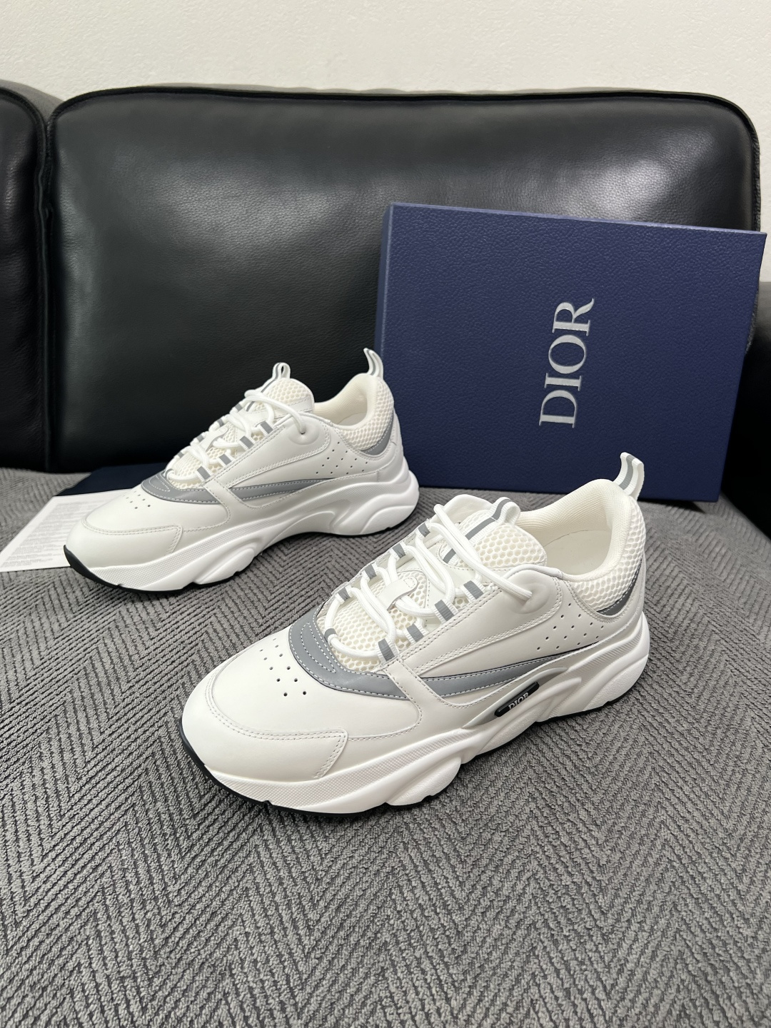 Dior 顶级工艺品 迪奥  专柜同步 原厂配置，意大利进口原版牛皮面料，透气舒适进口水染牛里垫，鞋底：原厂特供原版底超