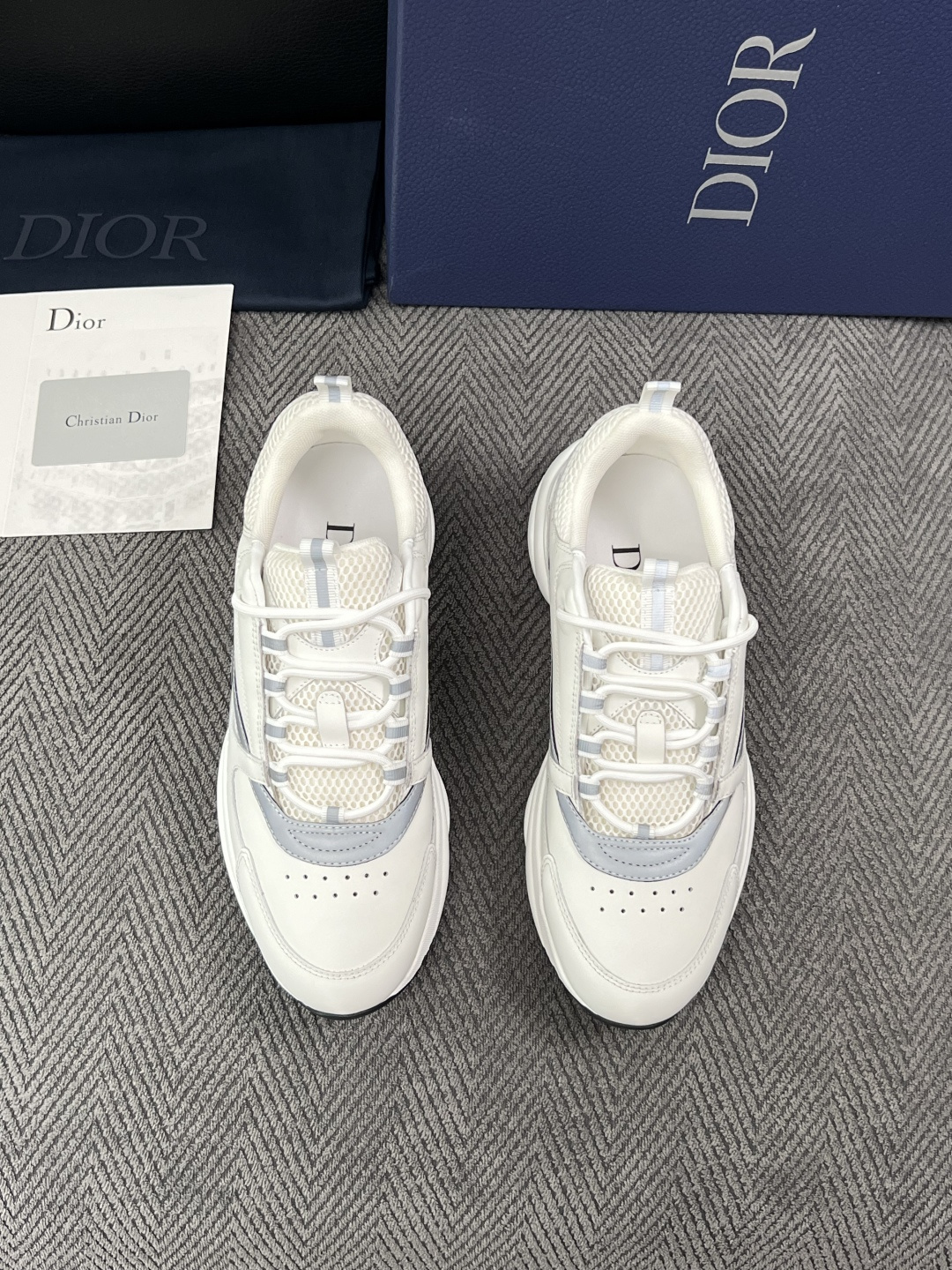 Dior 顶级工艺品 迪奥  专柜同步 原厂配置，意大利进口原版牛皮面料，透气舒适进口水染牛里垫，鞋底：原厂特供原版底超