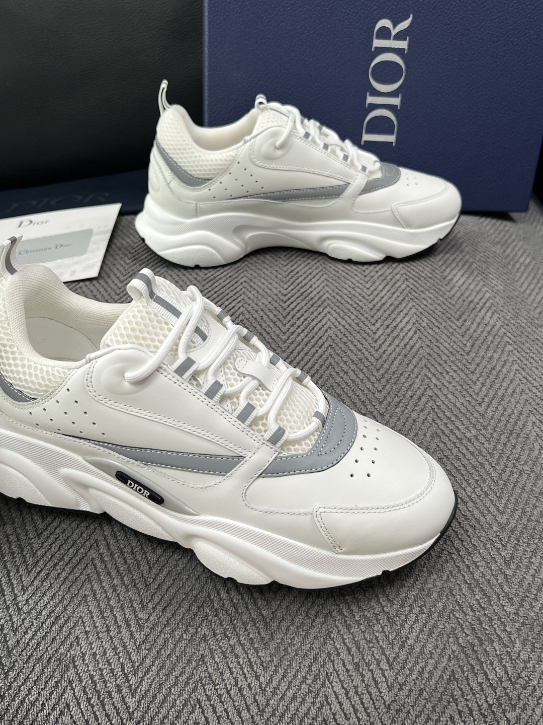 Dior 顶级工艺品 迪奥  专柜同步 原厂配置，意大利进口原版牛皮面料，透气舒适进口水染牛里垫，鞋底：原厂特供原版底超
