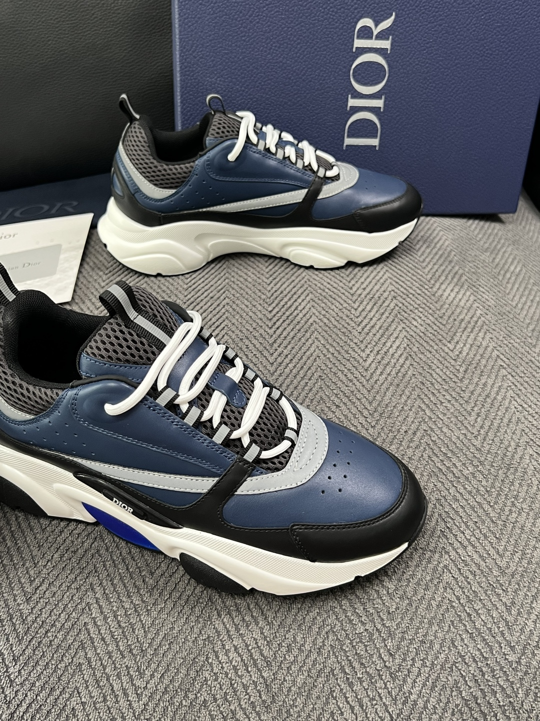 Dior 顶级工艺品 迪奥  专柜同步 原厂配置，意大利进口原版牛皮面料，透气舒适进口水染牛里垫，鞋底：原厂特供原版底超