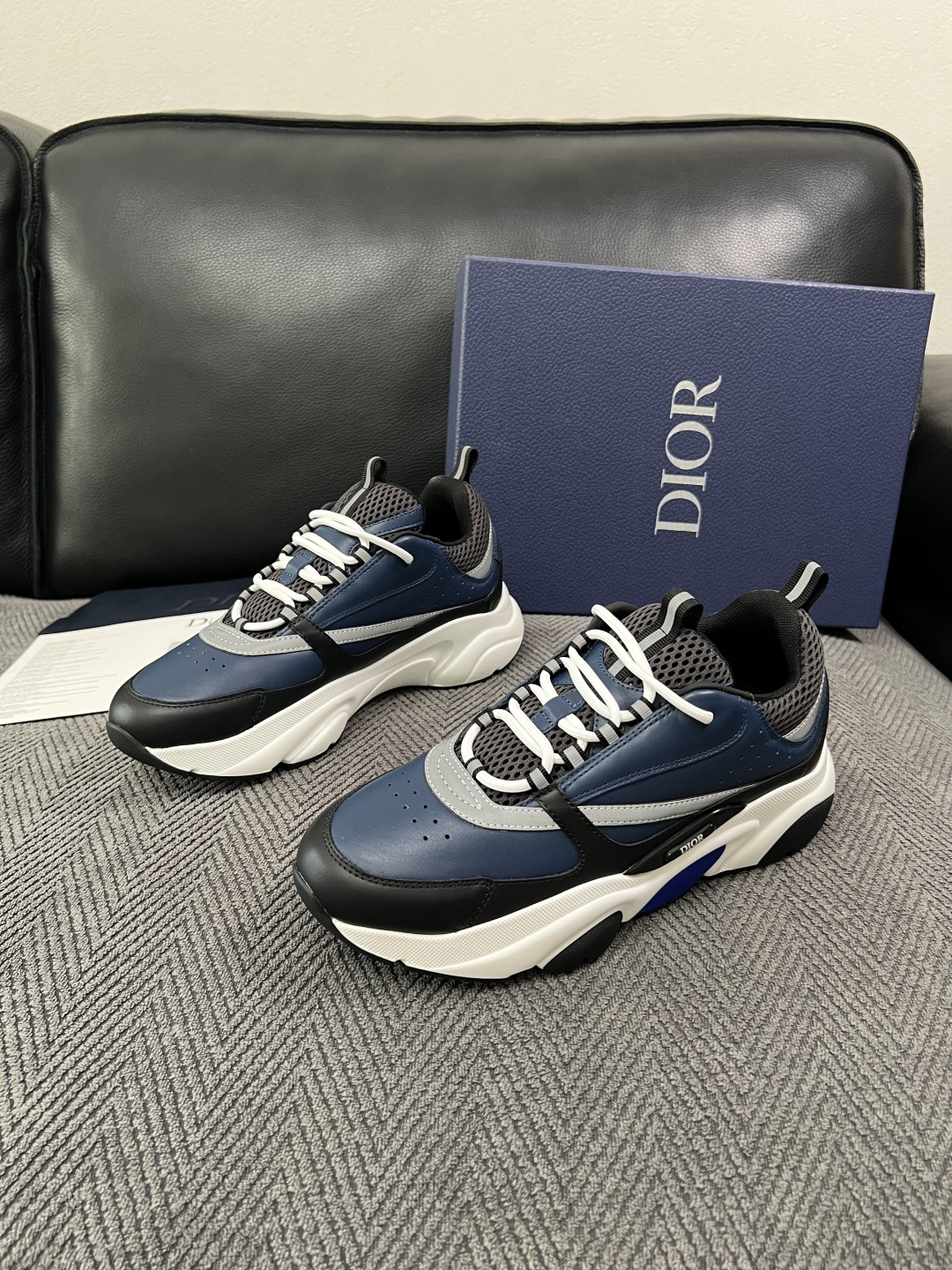Dior 顶级工艺品 迪奥  专柜同步 原厂配置，意大利进口原版牛皮面料，透气舒适进口水染牛里垫，鞋底：原厂特供原版底超