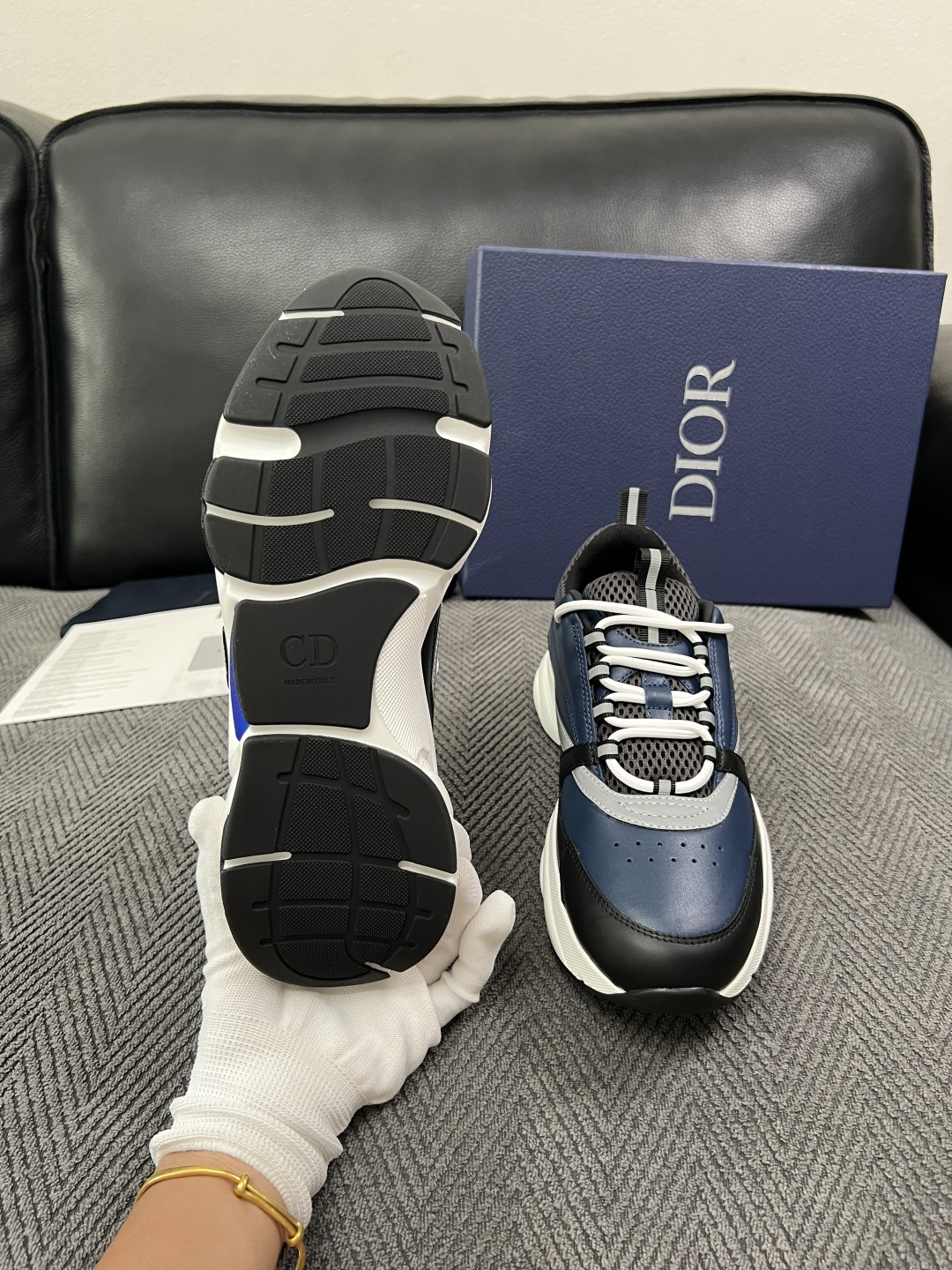 Dior 顶级工艺品 迪奥  专柜同步 原厂配置，意大利进口原版牛皮面料，透气舒适进口水染牛里垫，鞋底：原厂特供原版底超