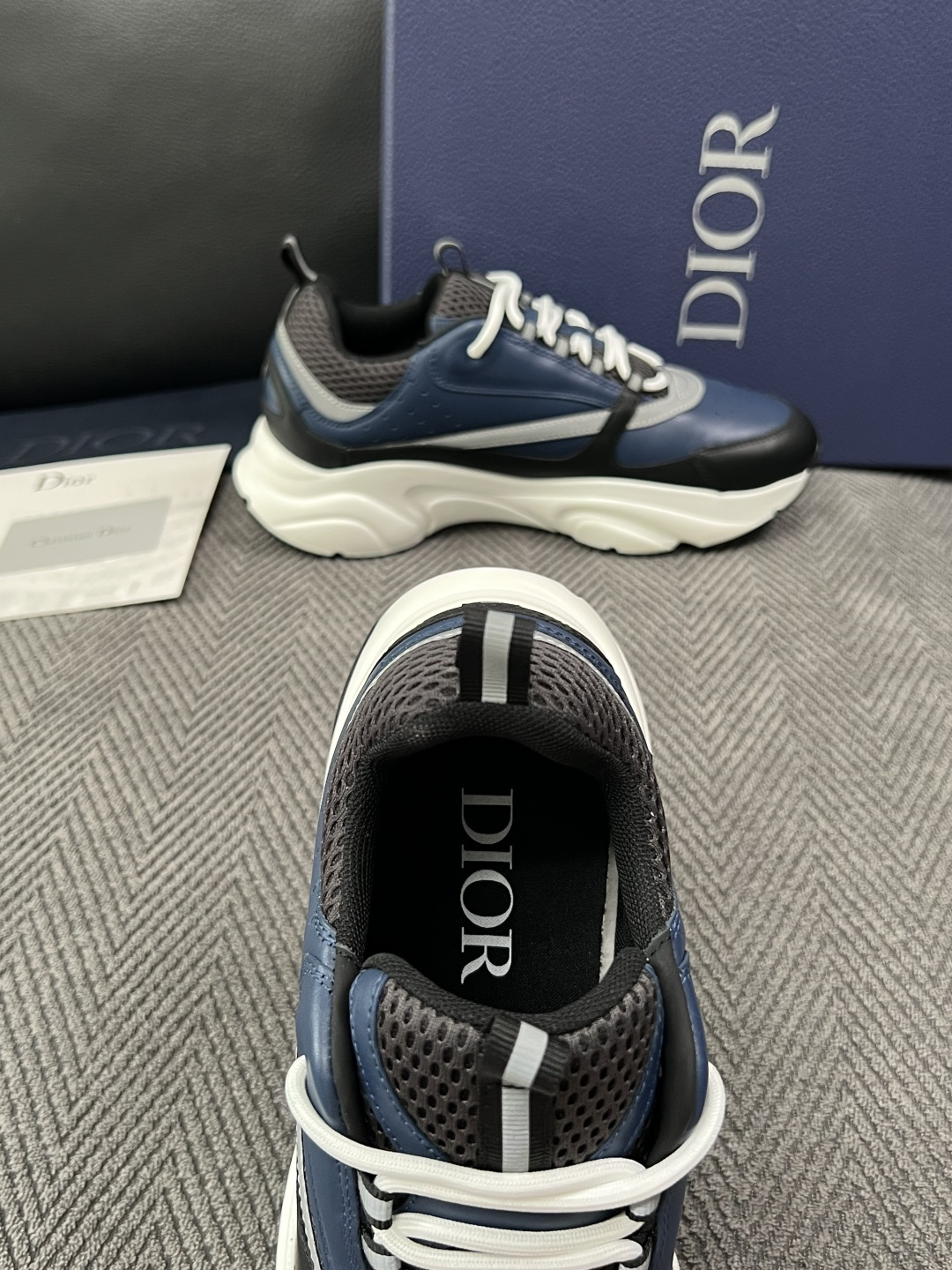 Dior 顶级工艺品 迪奥  专柜同步 原厂配置，意大利进口原版牛皮面料，透气舒适进口水染牛里垫，鞋底：原厂特供原版底超