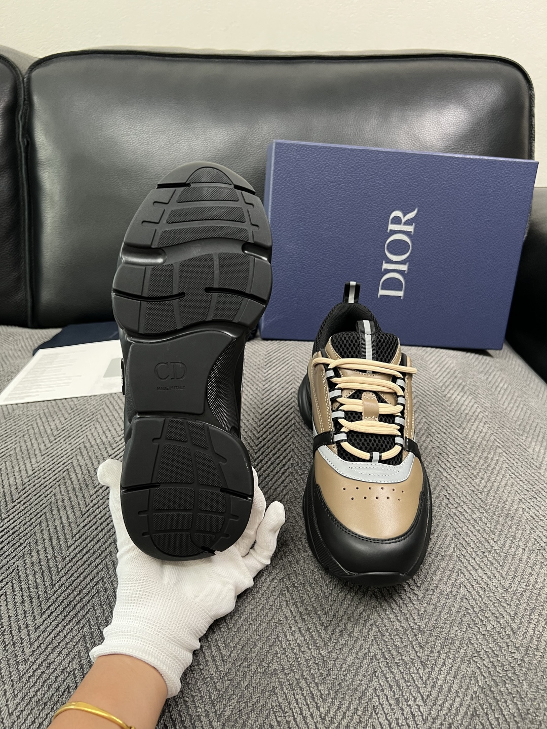 Dior 顶级工艺品 迪奥  专柜同步 原厂配置，意大利进口原版牛皮面料，透气舒适进口水染牛里垫，鞋底：原厂特供原版底超